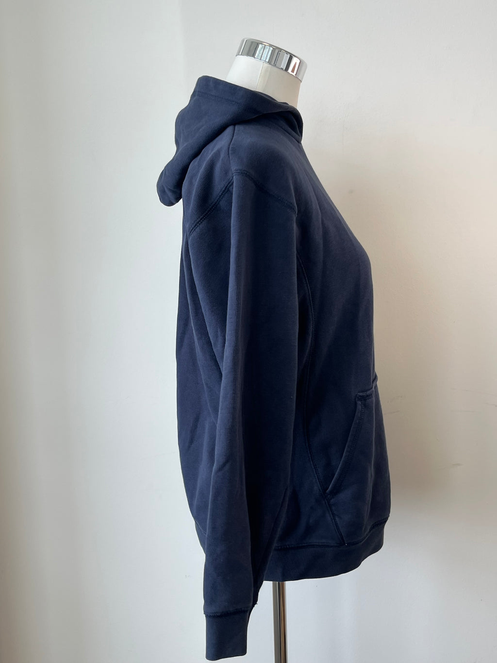 Nike Navy Mini Swoosh Hoodie Youth XL (158-170 cm) – Very Good Condition