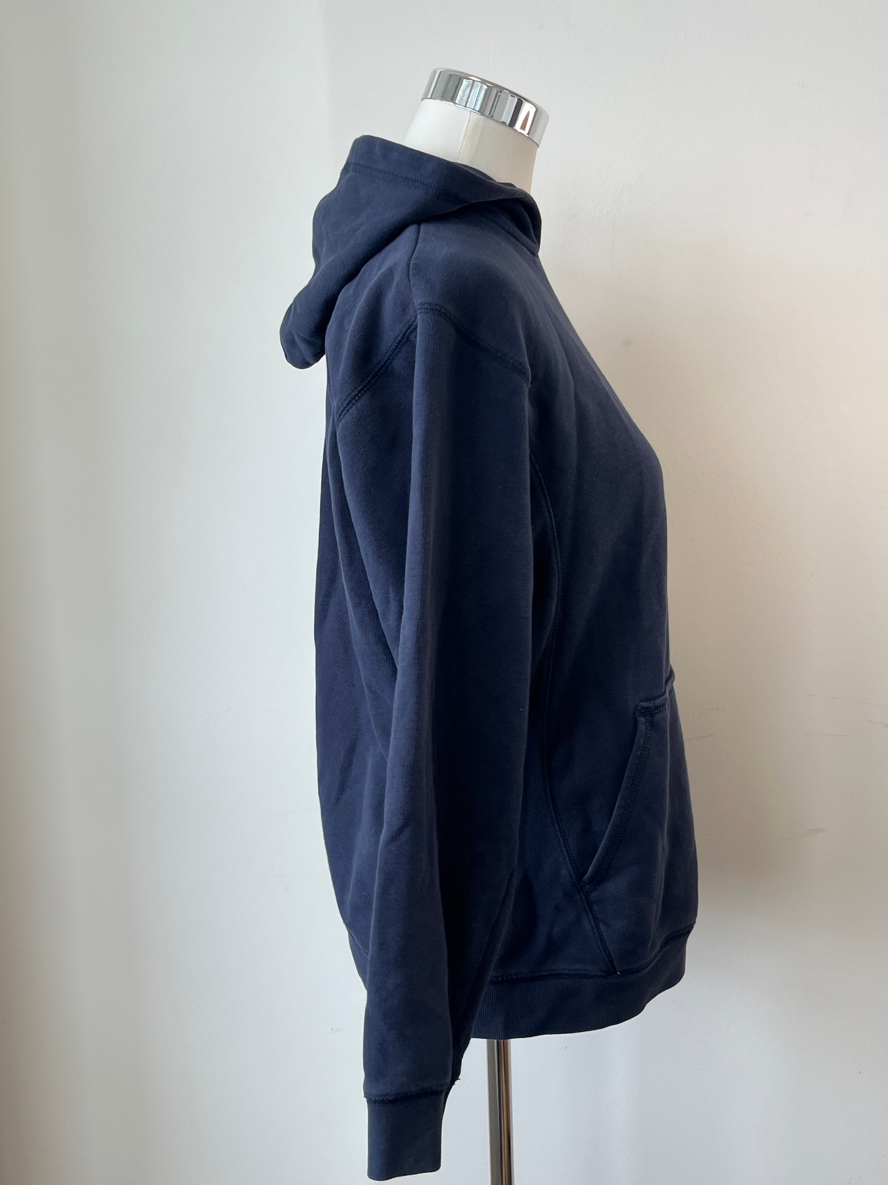 Nike Navy Mini Swoosh Hoodie Youth XL (158-170 cm) – Very Good Condition