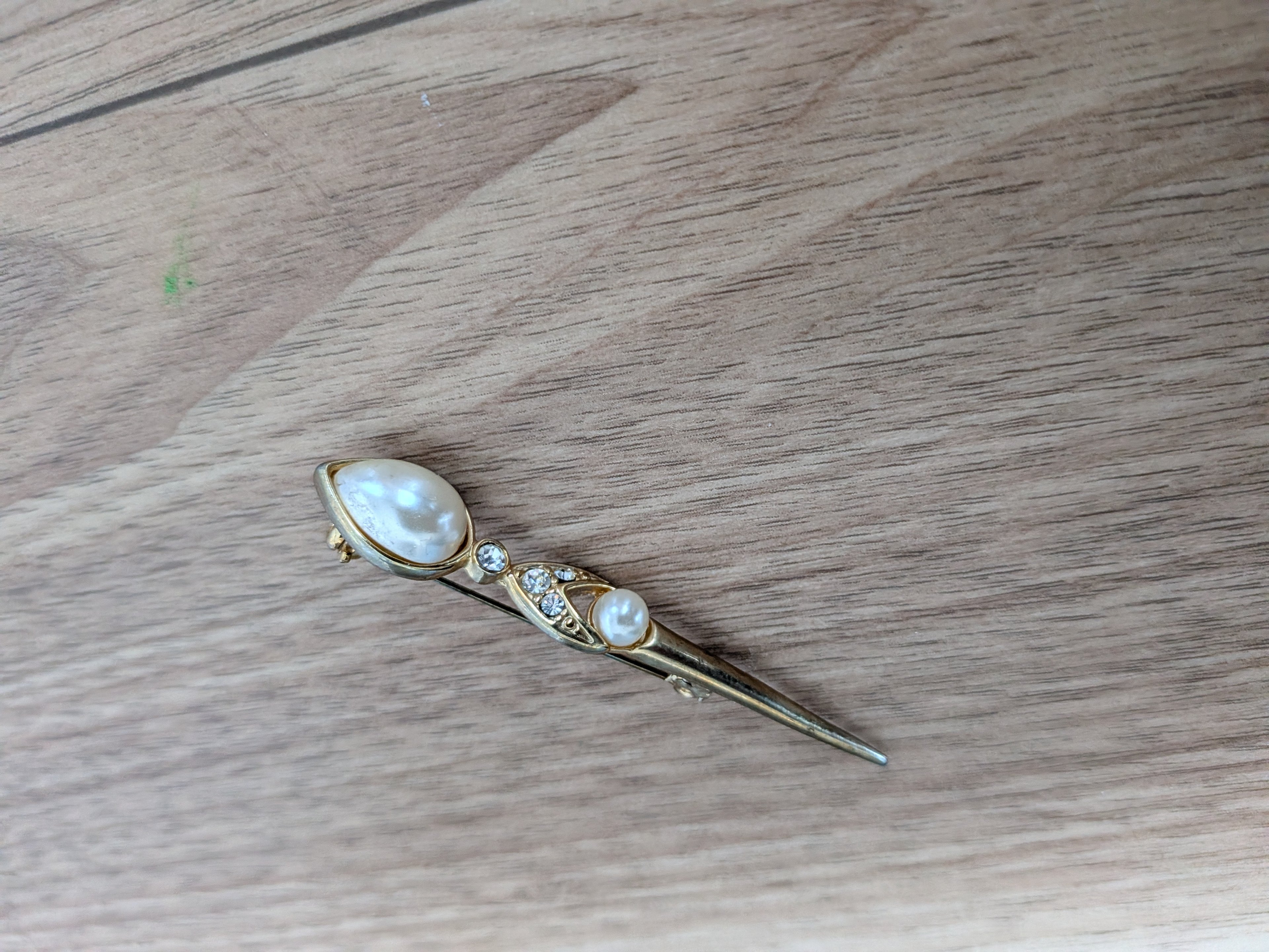 Vintage Brooch – Gold Tone, Rhinestones & Faux Pearls, 7 cm, Good Condition