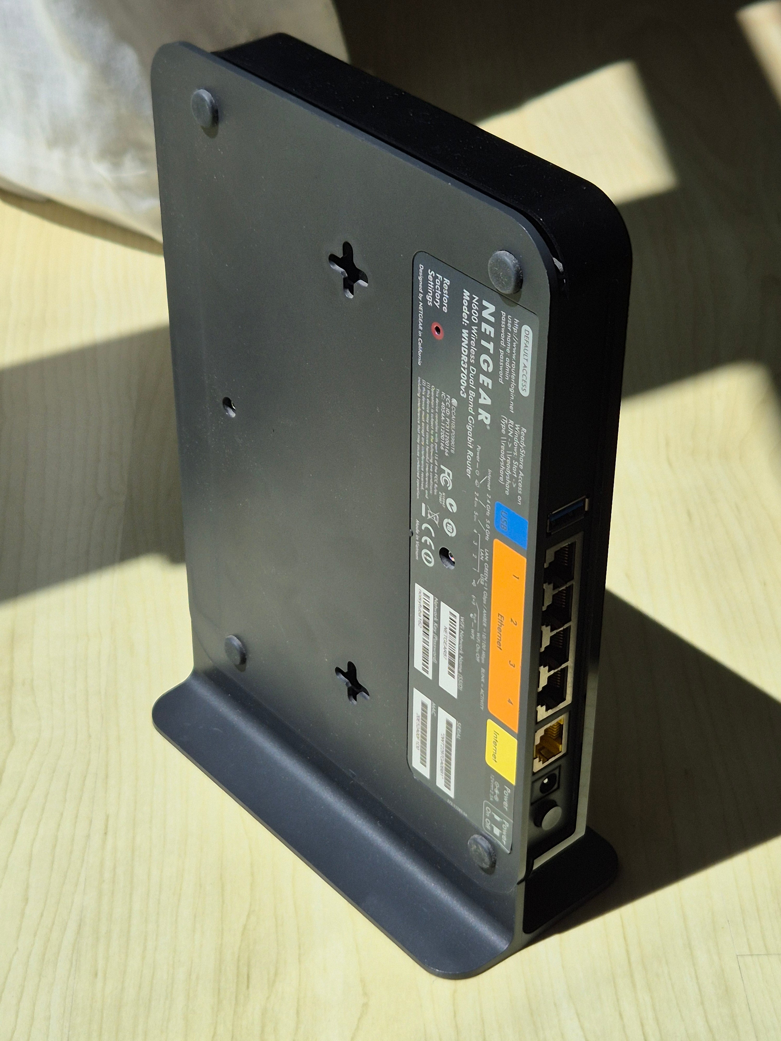 Netgear N600 WNDR3700v3 Dual-Band Gigabit WLAN Router Schwarz + Netzteil