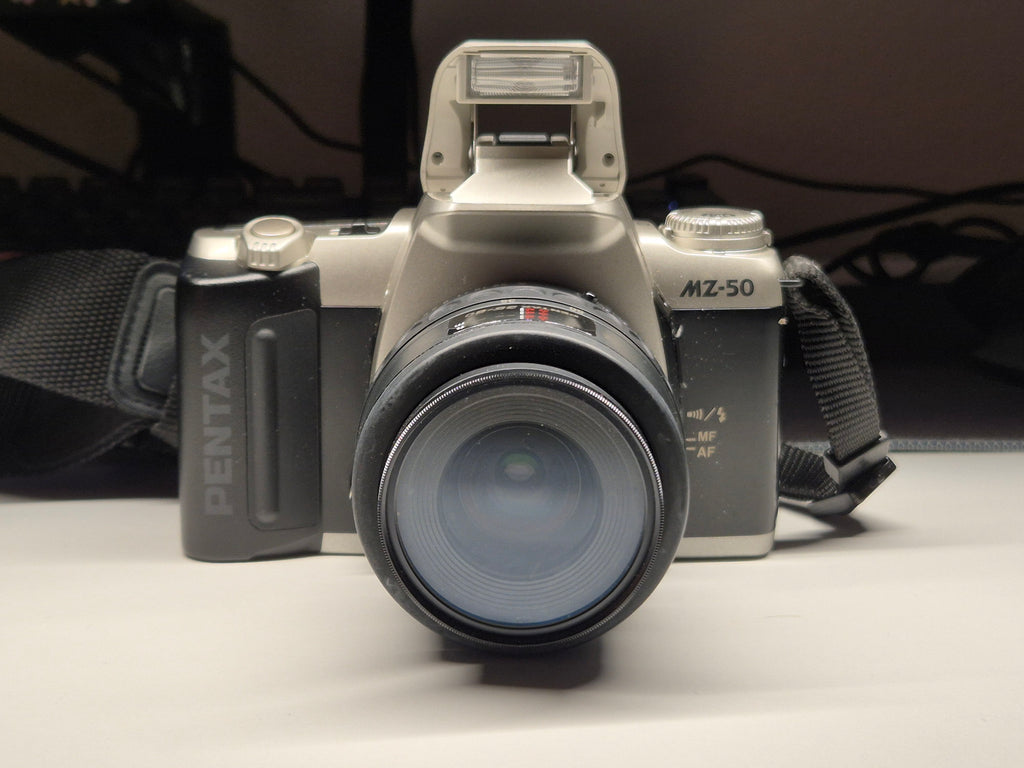 Pentax MZ-50 35mm SLR Silber mit 35-80mm Objektiv, Tasche & Anleitung – VGC