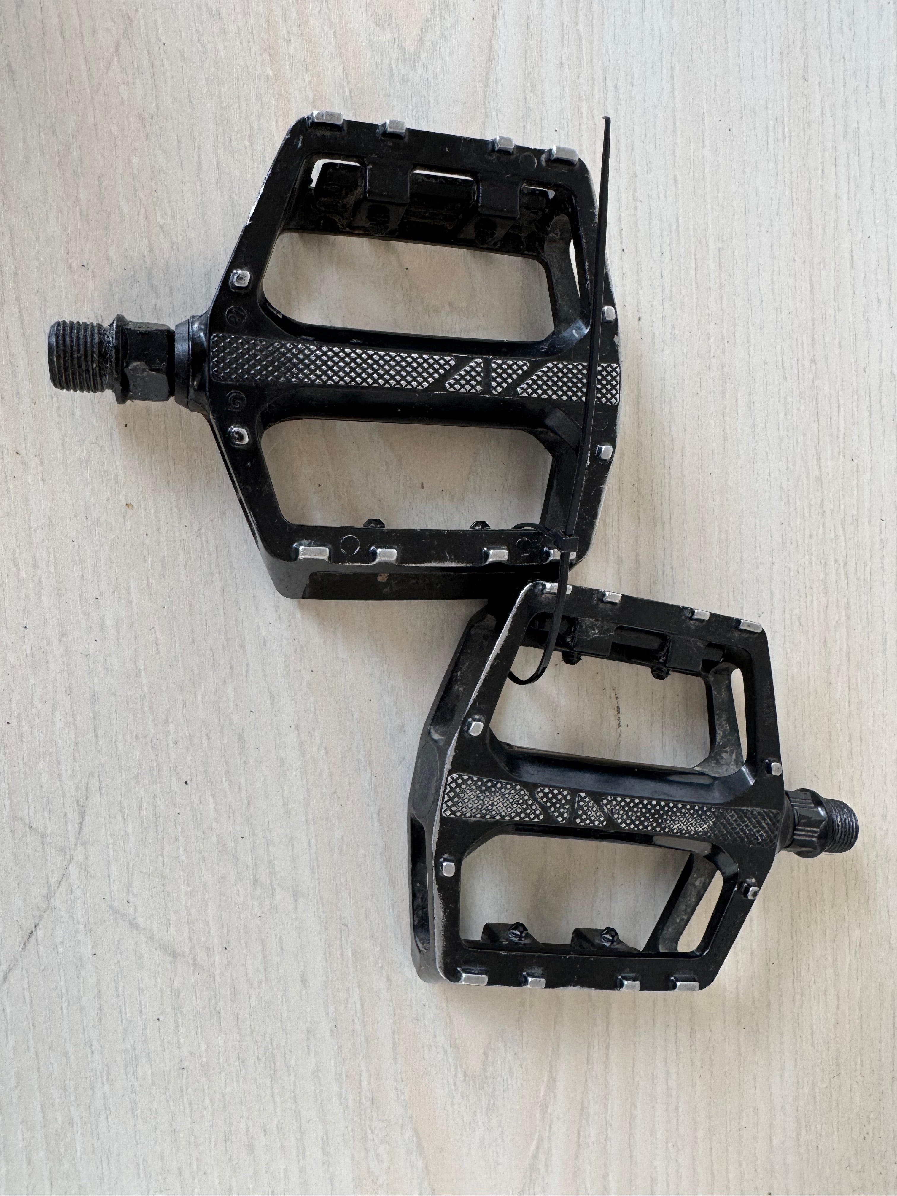 Wellgo B087 Platform Pedals, Black, 9/16, Normal Use