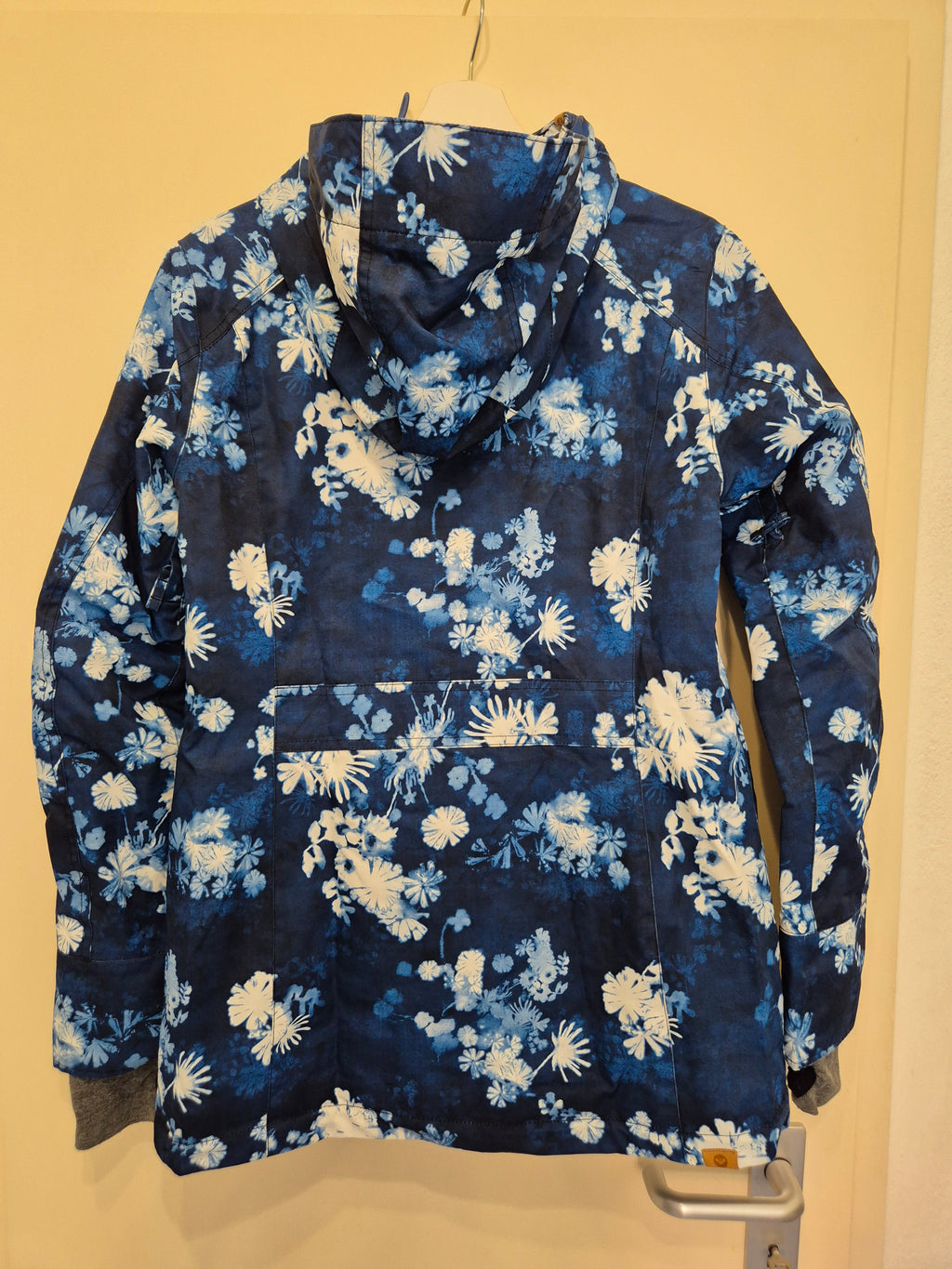 Roxy Damen Snowboardjacke DryFlight 10K, Blau Floral, Gr. S, Sehr Gut