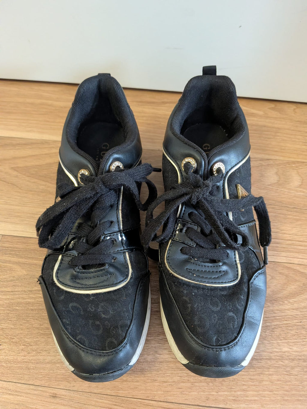 Guess “Jolies” Black & Gold Sneakers Women US 6.5 / EU 38 Good Condition