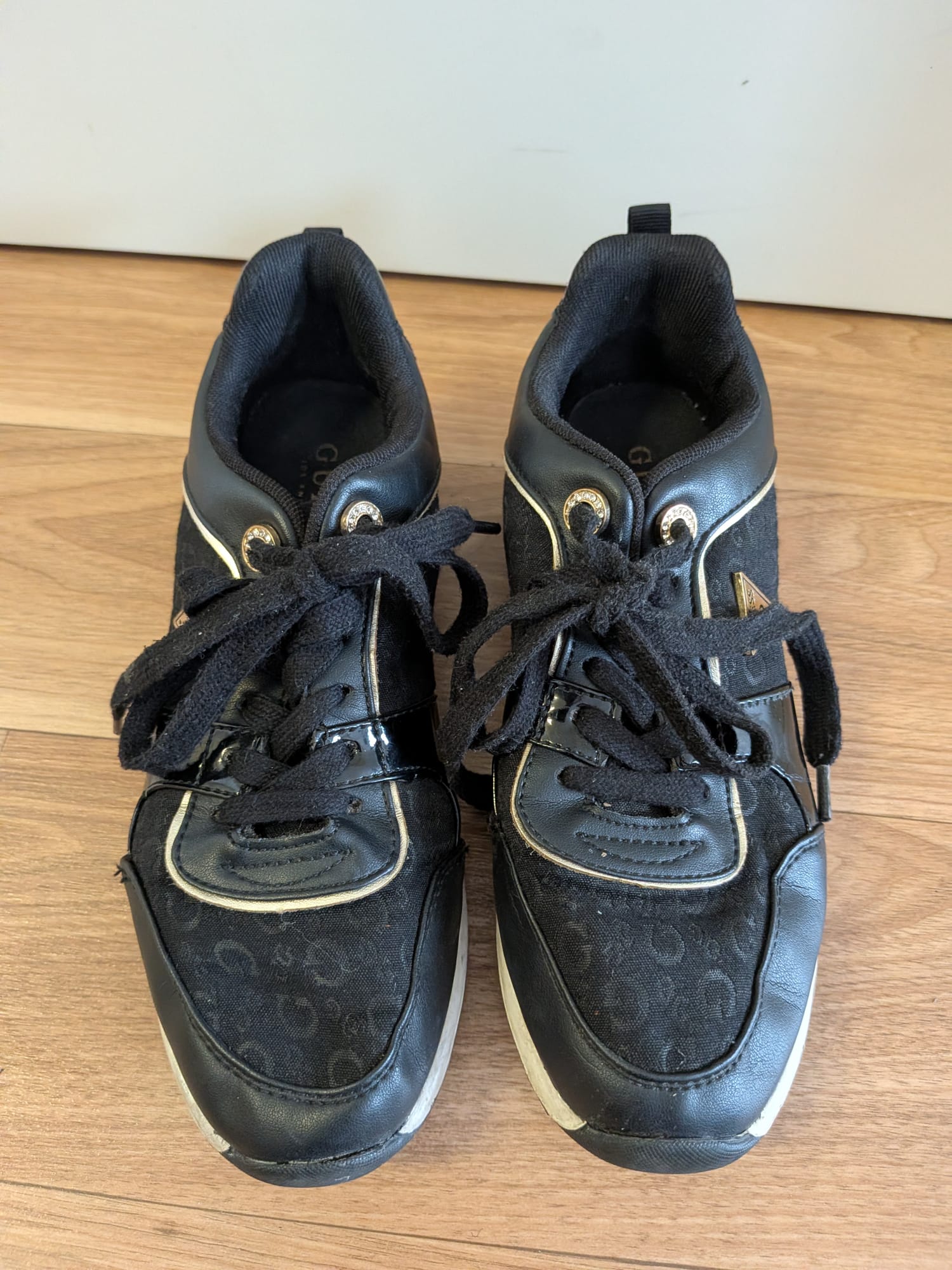 Guess “Jolies” Black & Gold Sneakers Women US 6.5 / EU 38 Good Condition