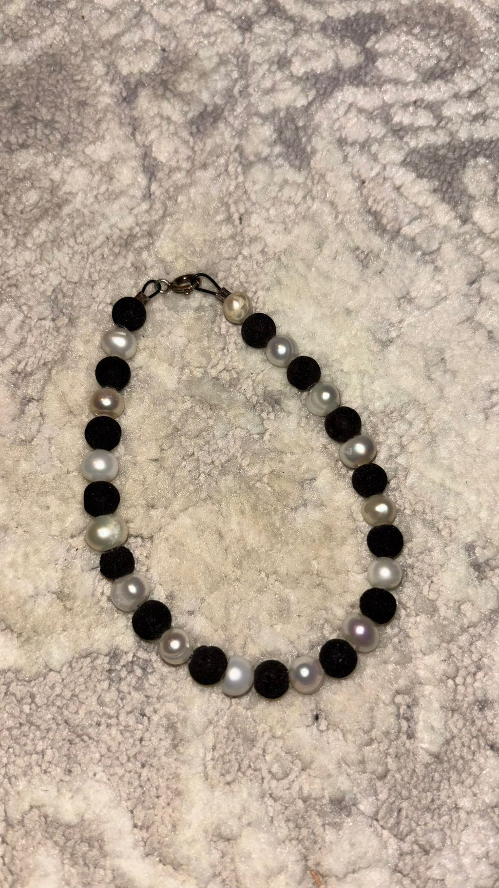 Perlen & Lavastein Armband – Handgemacht, 18 cm, Weiß/Schwarz, Sehr gut