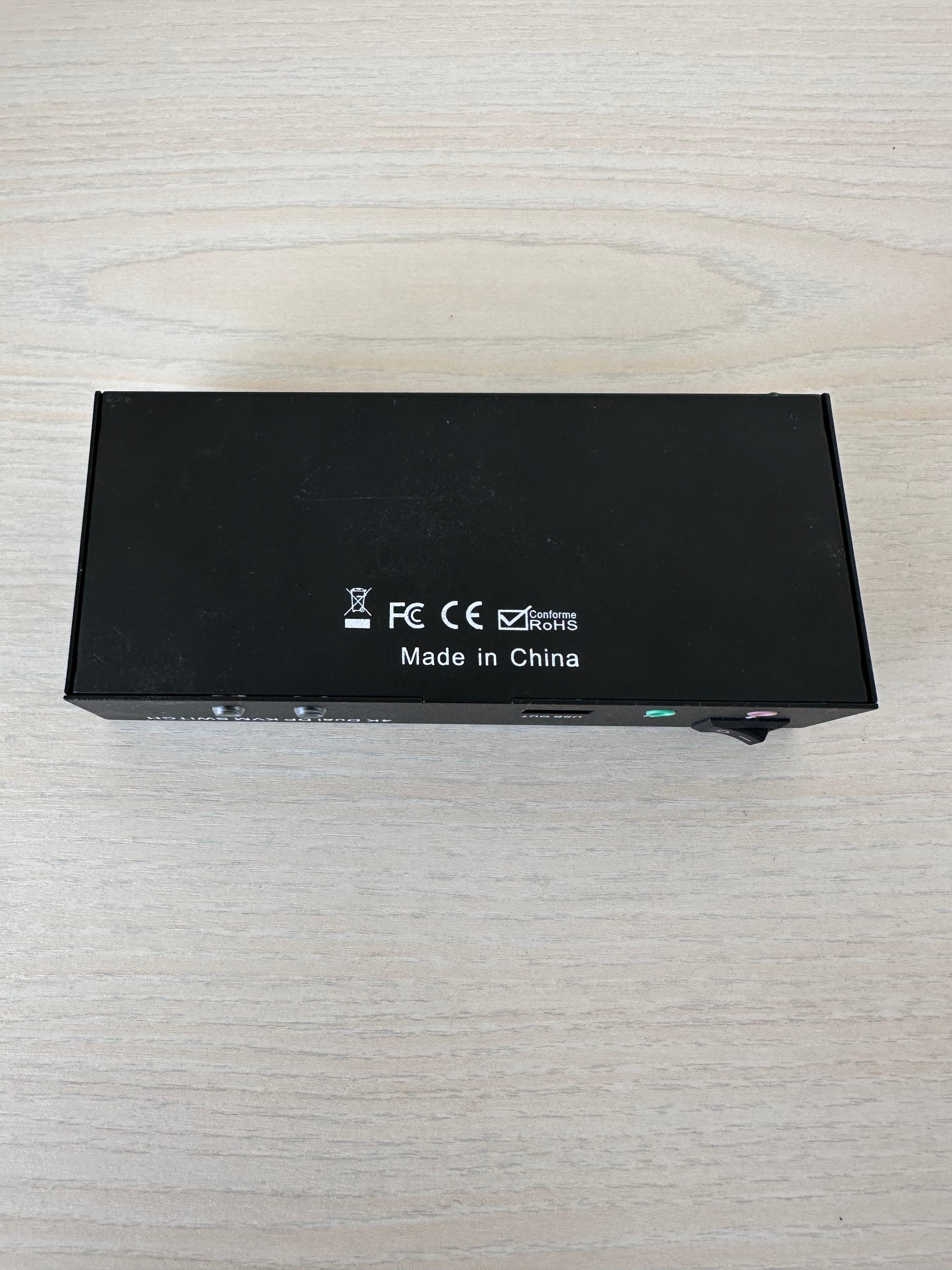4K Dual DisplayPort 2x2 KVM Switch USB Audio Schwarz Kompakt Sehr Gut