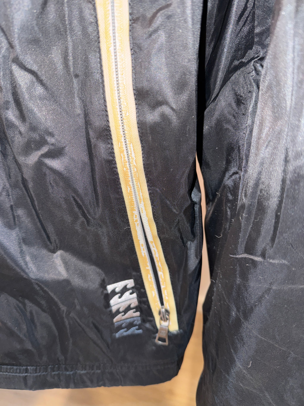 Billabong Color Block Jacke – Polyamid, Rot/Schwarz/Grau, Größe S, guter Zustand