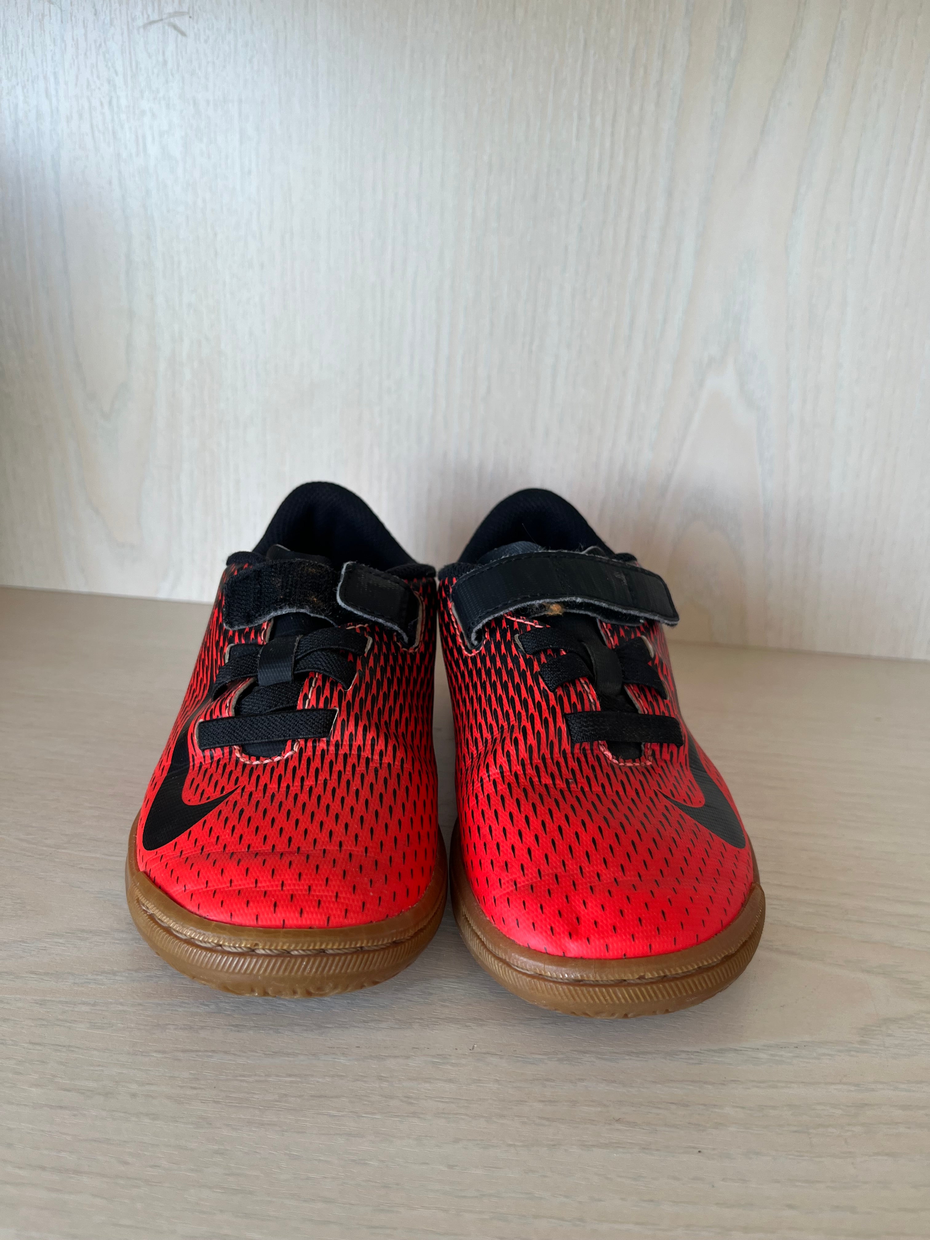 Nike Jr. BravataX II IC Hallenschuhe Rot/Schwarz EU 30.5 | Gebraucht