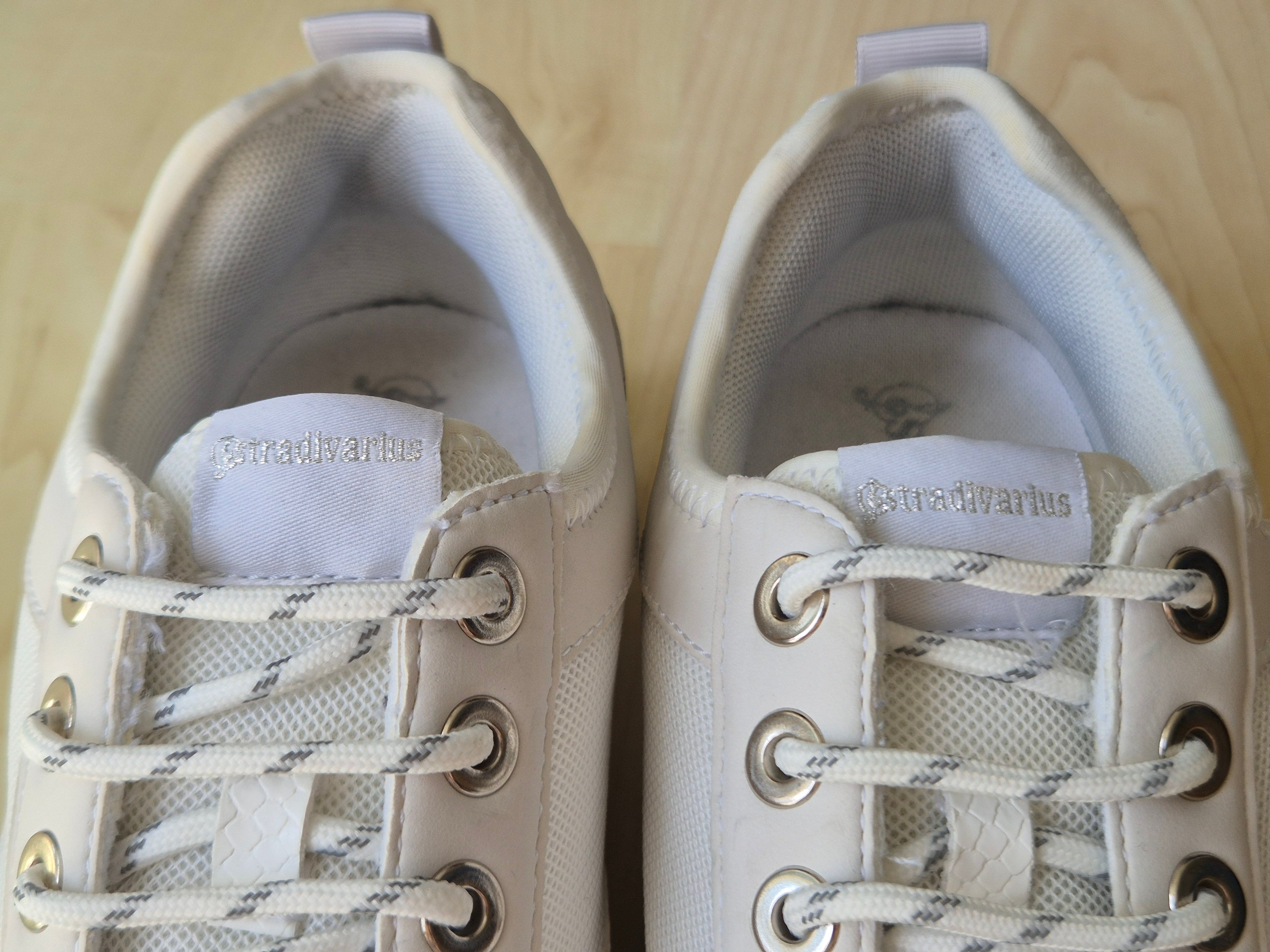 Stradivarius Chunky Sneakers – Weiß, Schlangen-Print, EU 39, Sehr Gut