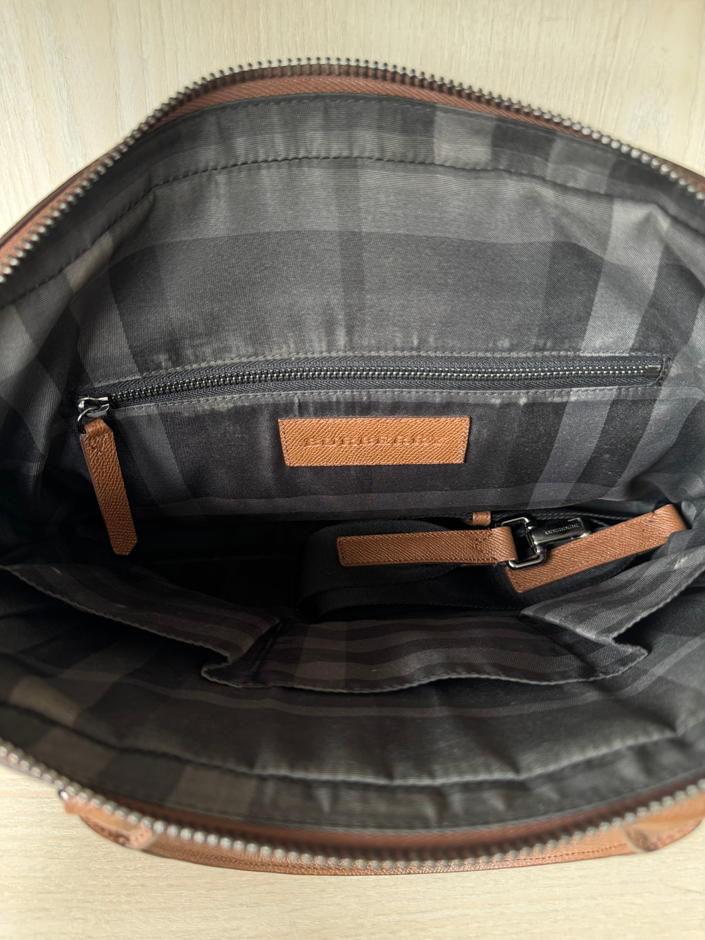 Burberry Leder Aktentasche Braun Medium – Guter Zustand, Staubbeutel, Gurt