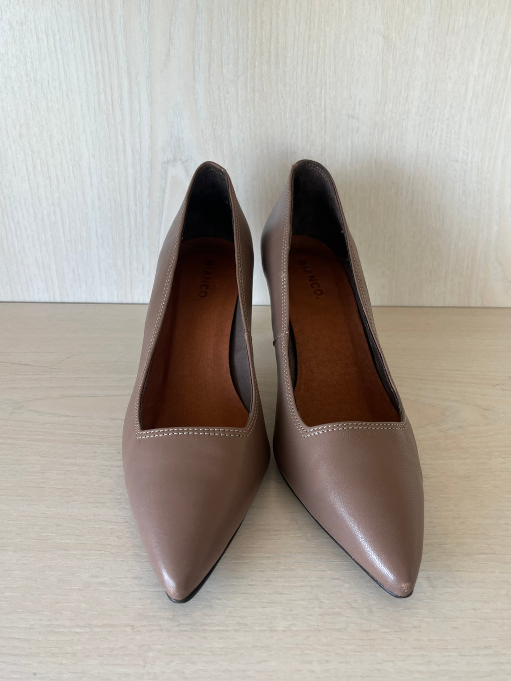 Bianco leather pumps taupe EU 38 – pointed toe, kitten heel, very good condition