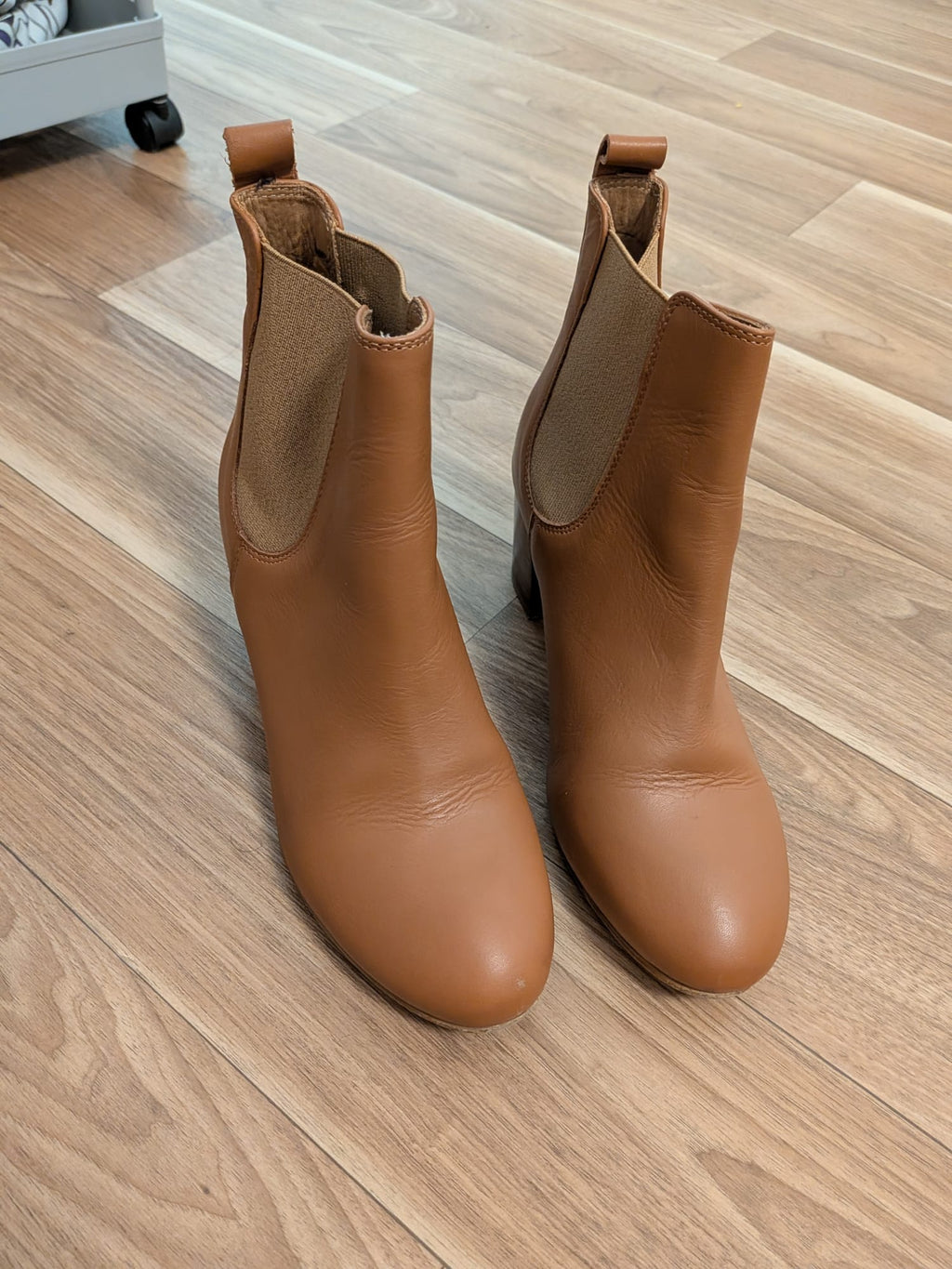 Kahmune “Mila” Chelsea Boots – Tan Leder, Gr. 38, Guter Zustand
