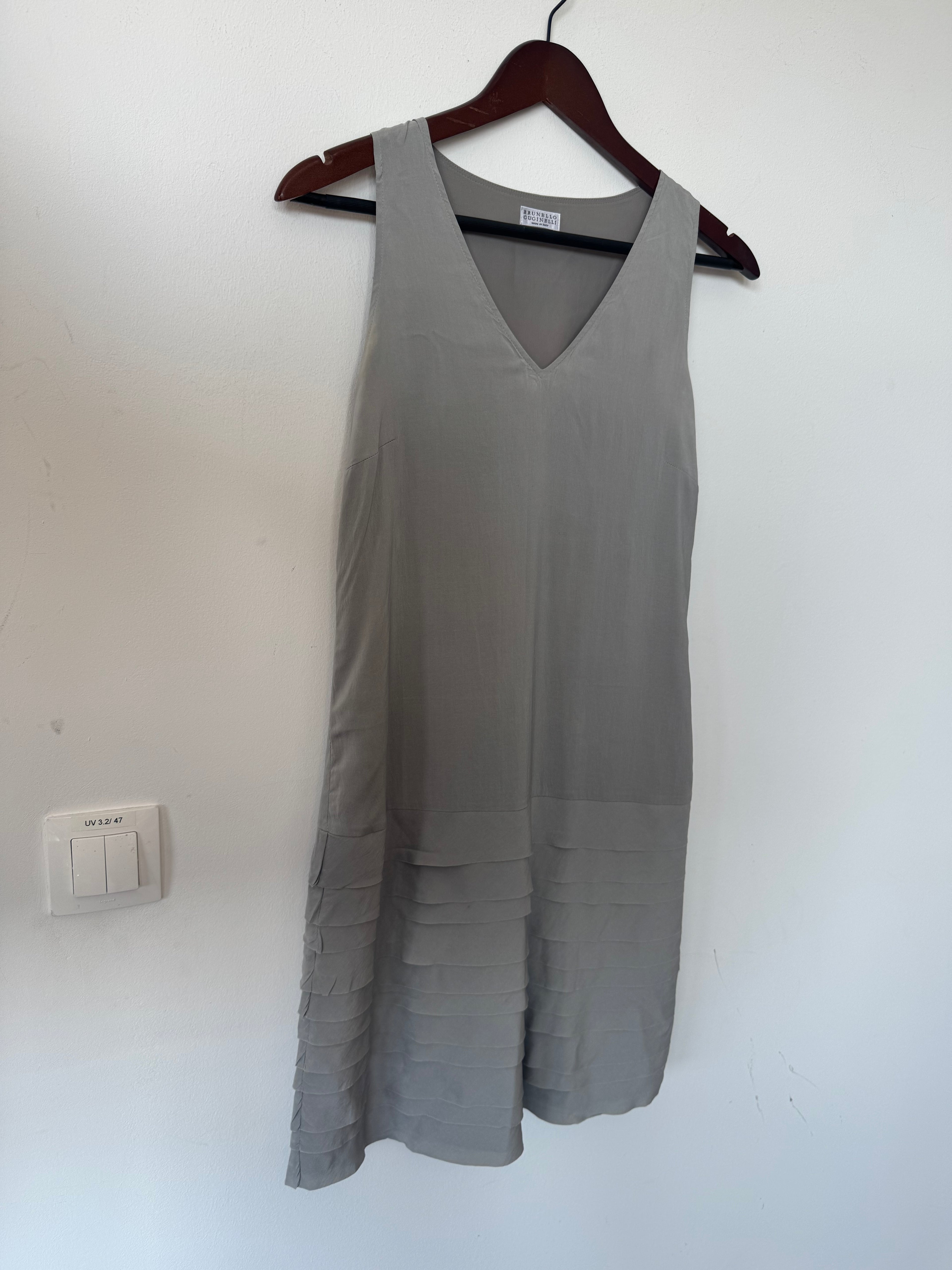 Brunello Cucinelli Silk Blend Sleeveless Shift Dress Light Grey Medium Good