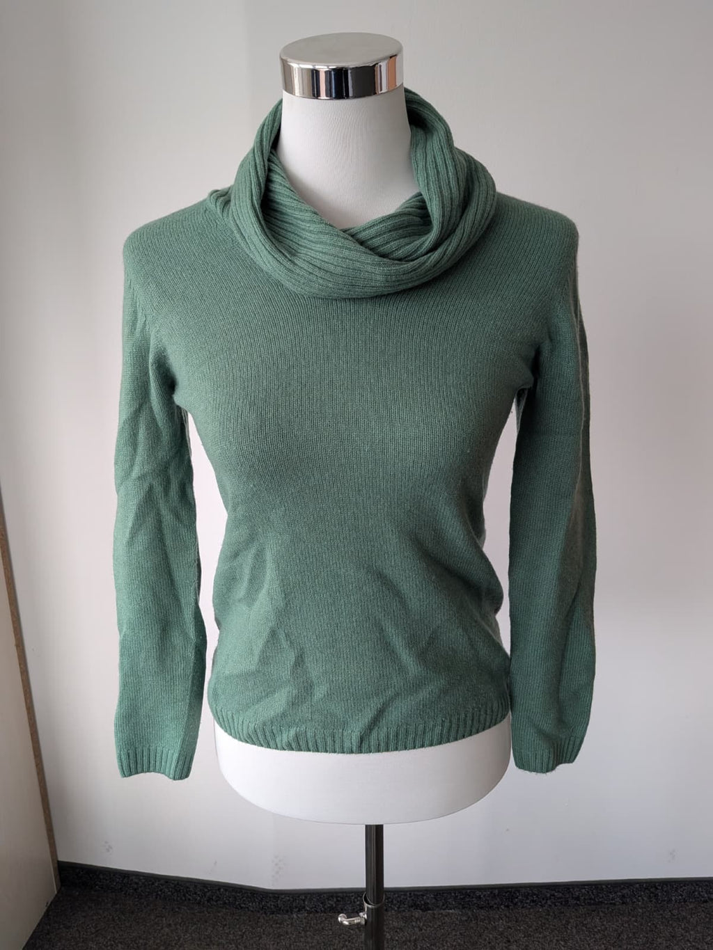 Poster Cowl-Neck Pullover, Italien, Wolle-Kaschmir, Salbeigrün, Gr. XX, Sehr Gut