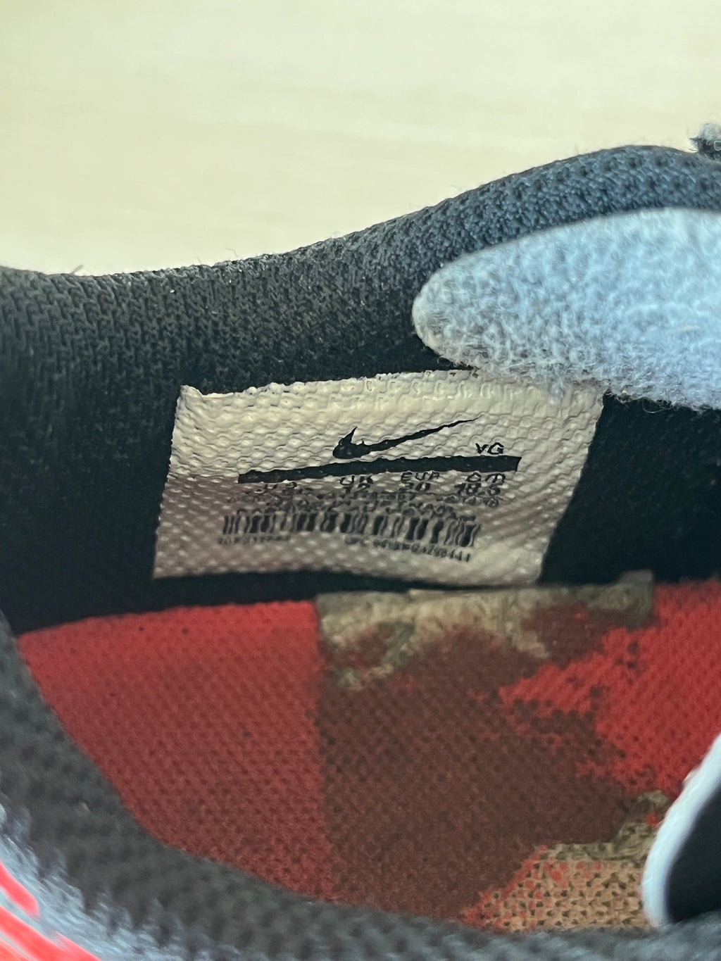 Nike Jr. BravataX II IC Hallenschuhe Rot/Schwarz EU 30.5 | Gebraucht