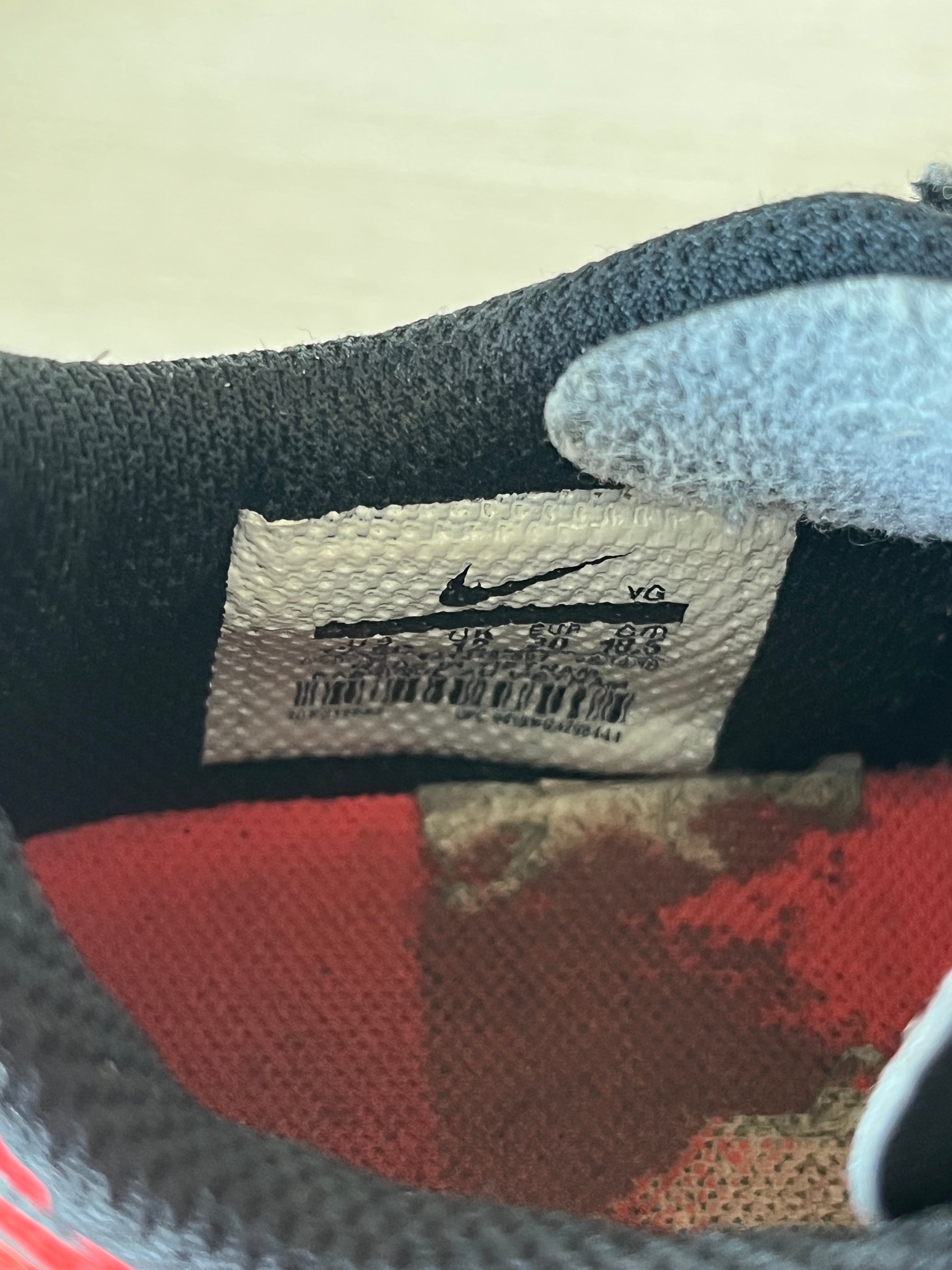 Nike Jr. BravataX II IC Hallenschuhe Rot/Schwarz EU 30.5 | Gebraucht