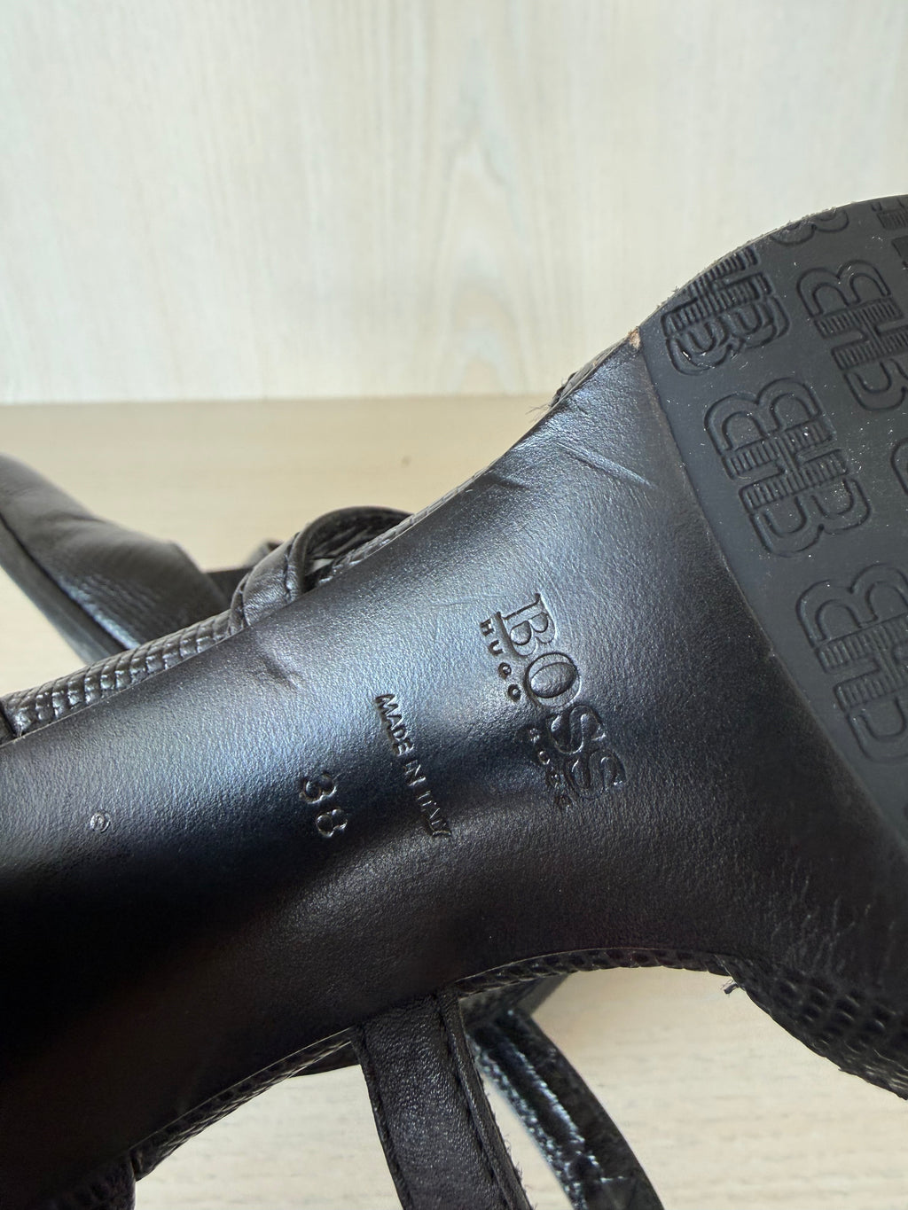 BOSS Damen Ankle-Strap Pumps, Lizard-Prägung, Leder, Schwarz, Gr. 38, Gut