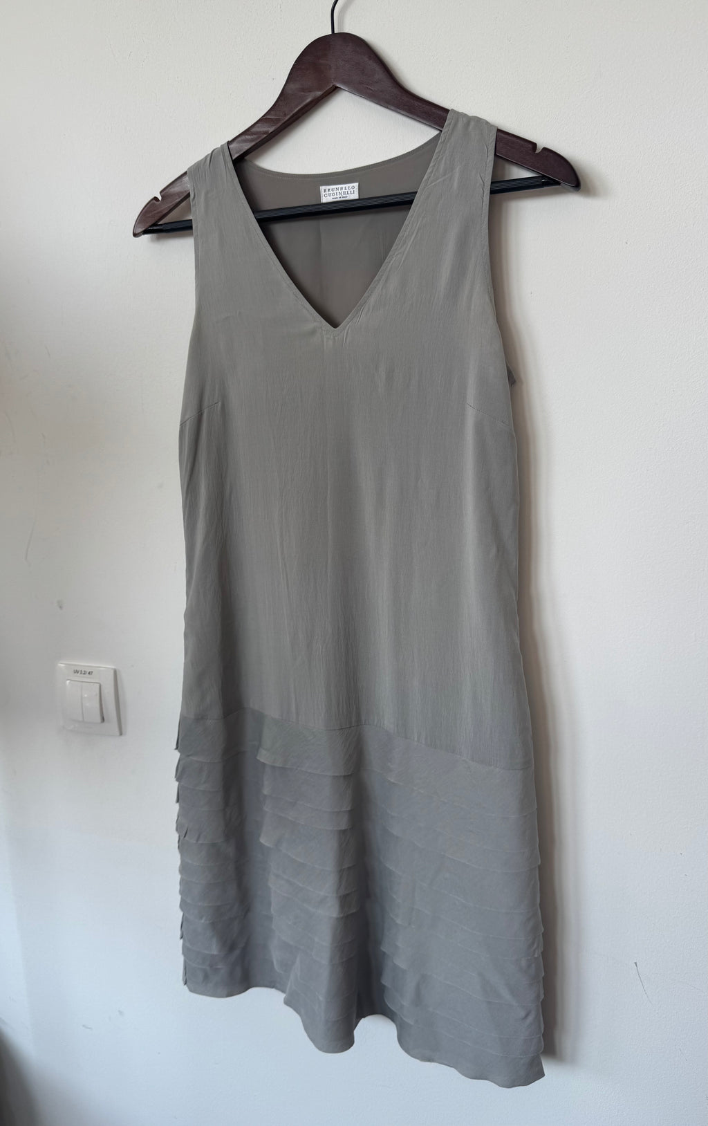 Brunello Cucinelli Silk Blend Sleeveless Shift Dress Light Grey Medium Good