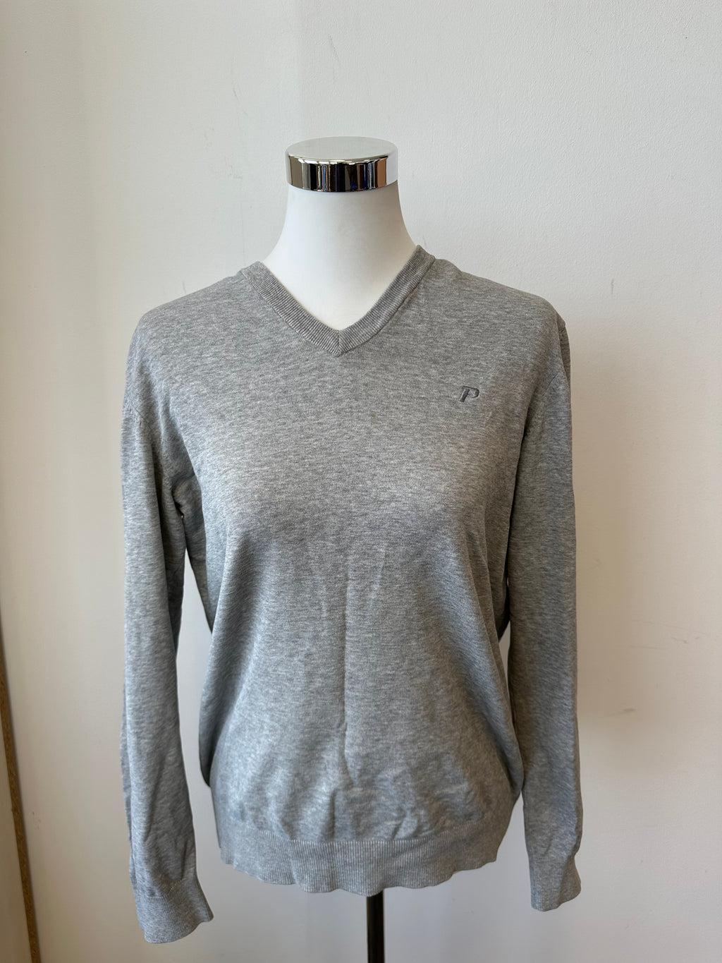 Peak Performance Grey V-Neck Sweater Men's Large – Good Condition