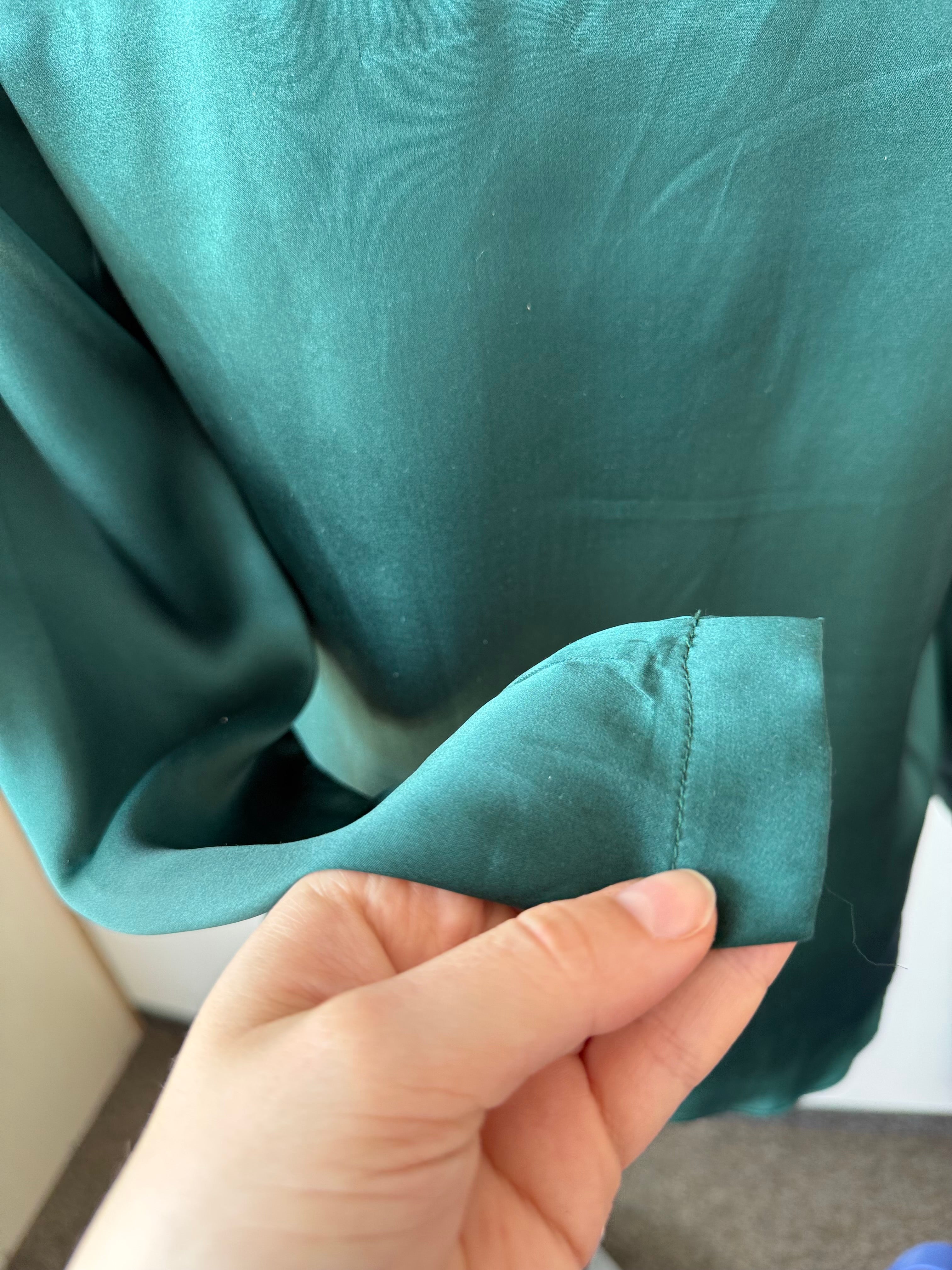 Amanda Uprichard Seiden/Satin Bluse – XS/P, Smaragdgrün, Sehr guter Zustand