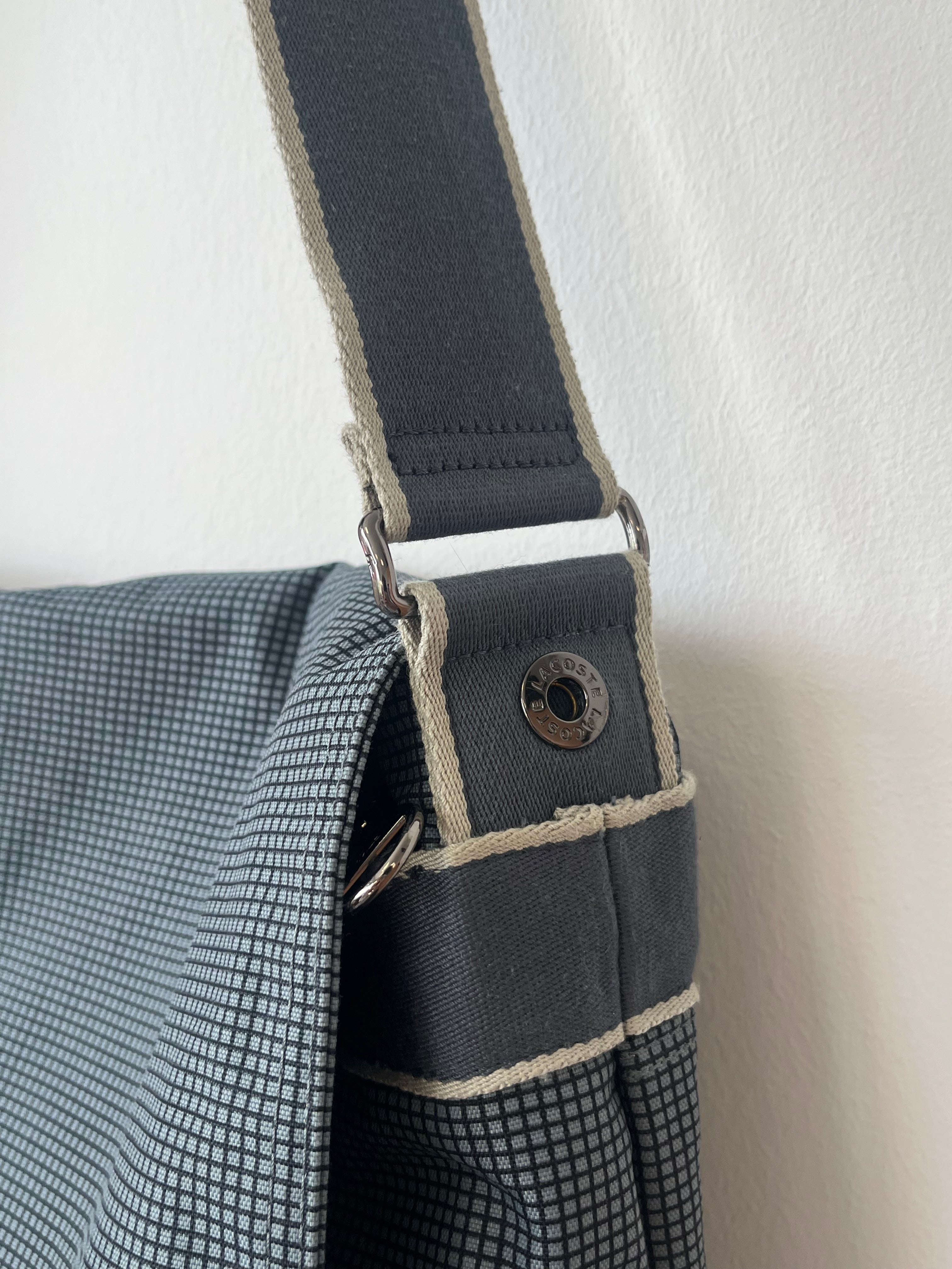 Lacoste Messenger Bag – Blau Micro-Karo – Sehr guter Zustand – Groß