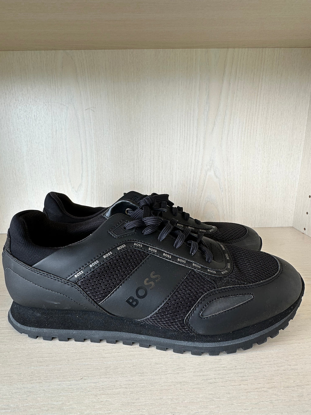 HUGO BOSS Saturn Sneaker 42 Schwarz – sehr guter Zustand