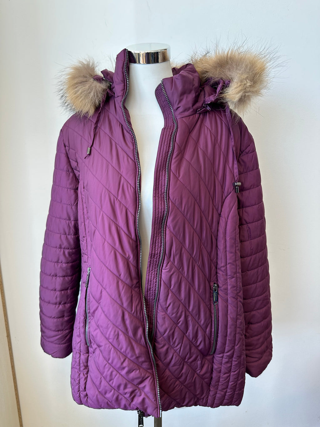 Windfield quilted winter coat, EU 48/UK 22, wine, faux-fur hood, like new