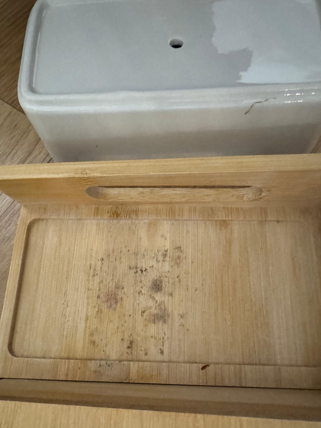 EveryYay Elevated Bamboo Pet Feeder with 2 Ceramic Bowls, 15x7x2cm, Good Condition