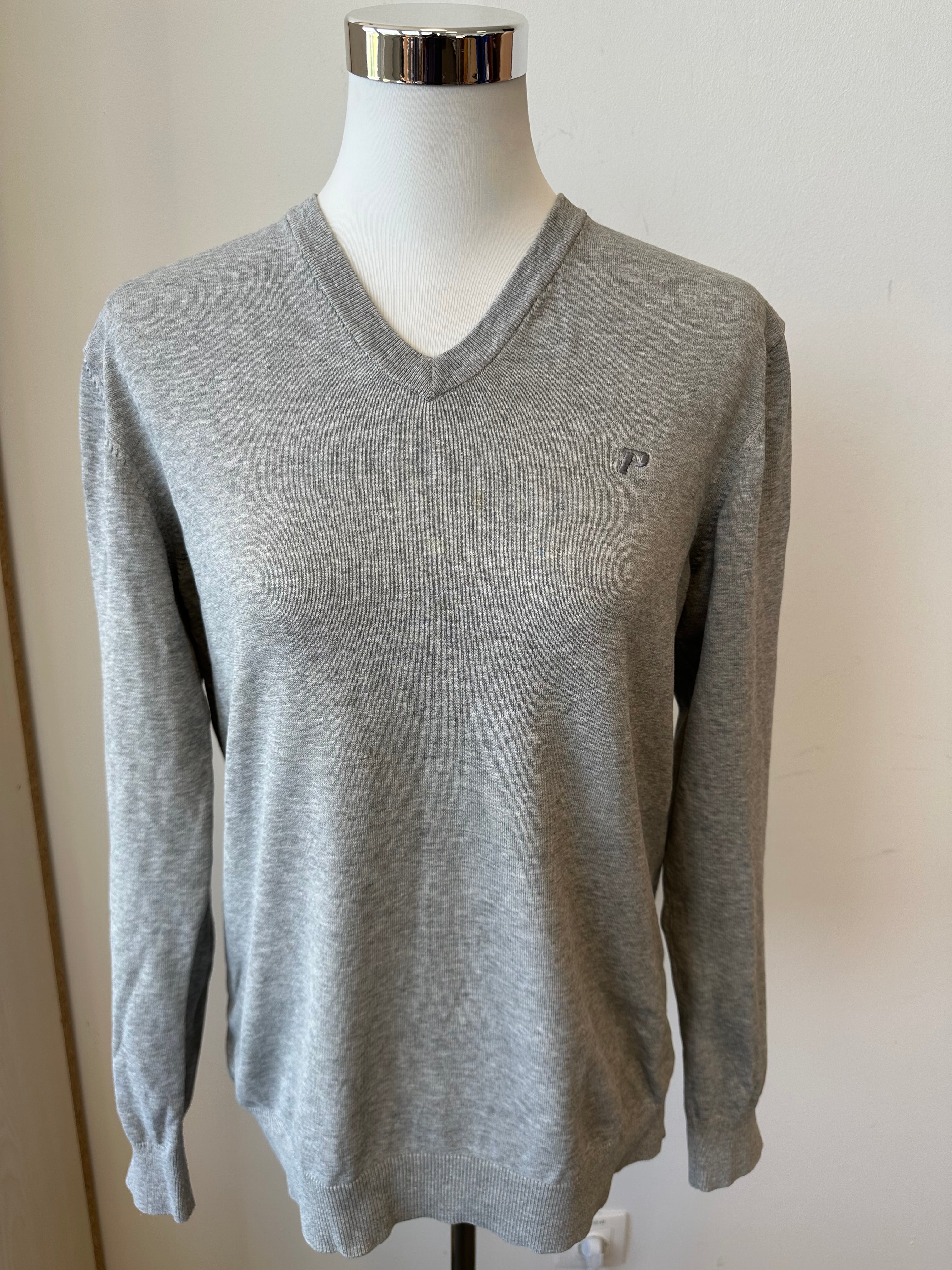 Peak Performance Grey V-Neck Sweater Men's Large – Good Condition