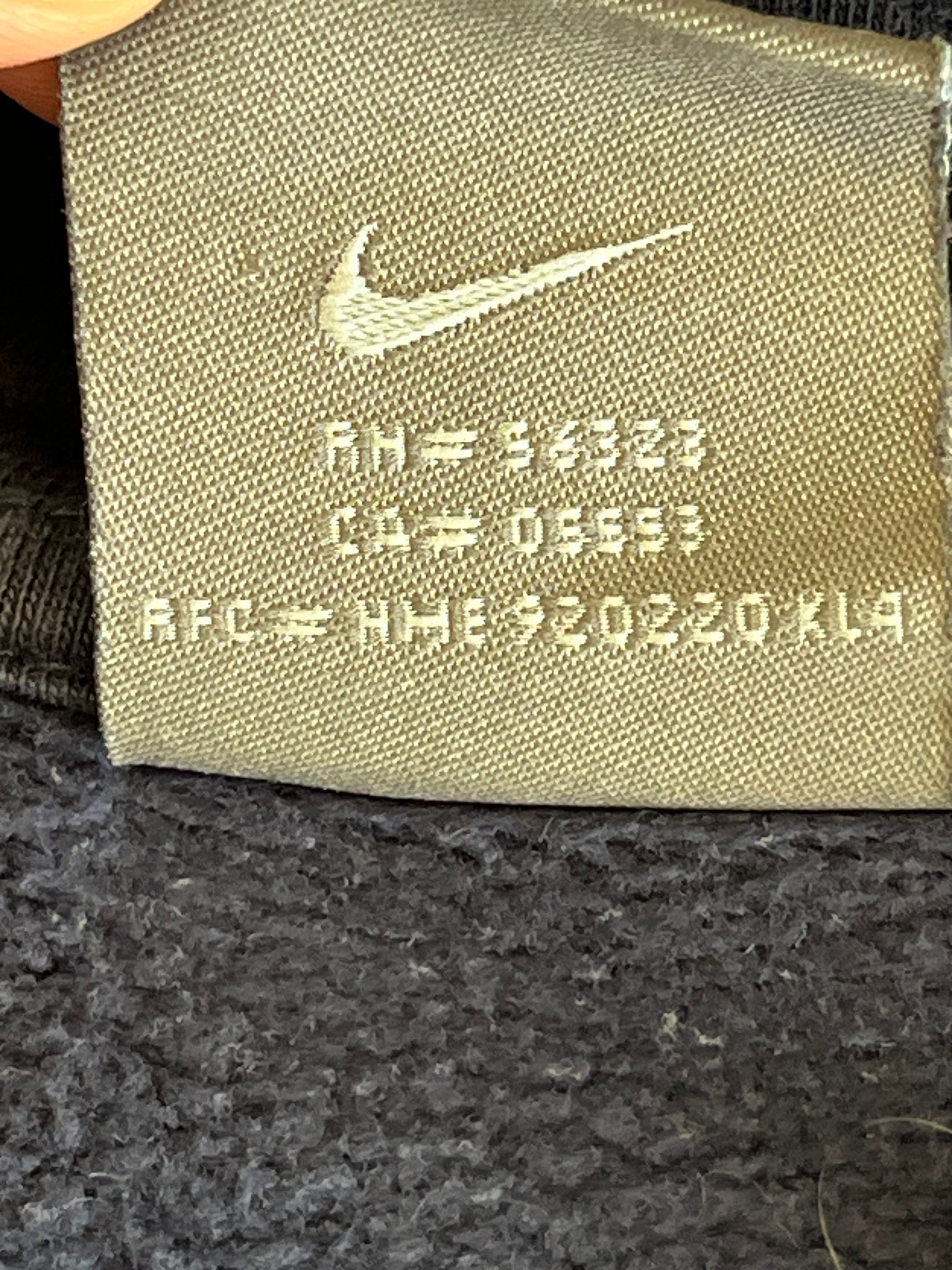Nike Navy Mini Swoosh Hoodie Youth XL (158-170 cm) – Very Good Condition