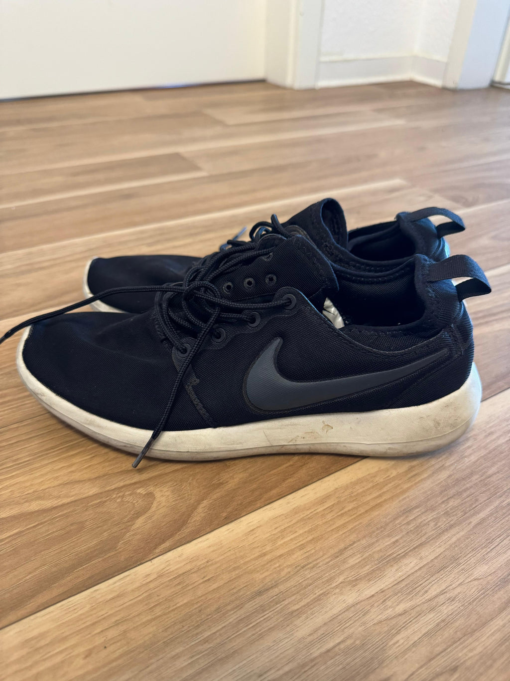 Nike Juvenate Women’s Sneakers EU 38 Palm Green/White – Very Good Condition
