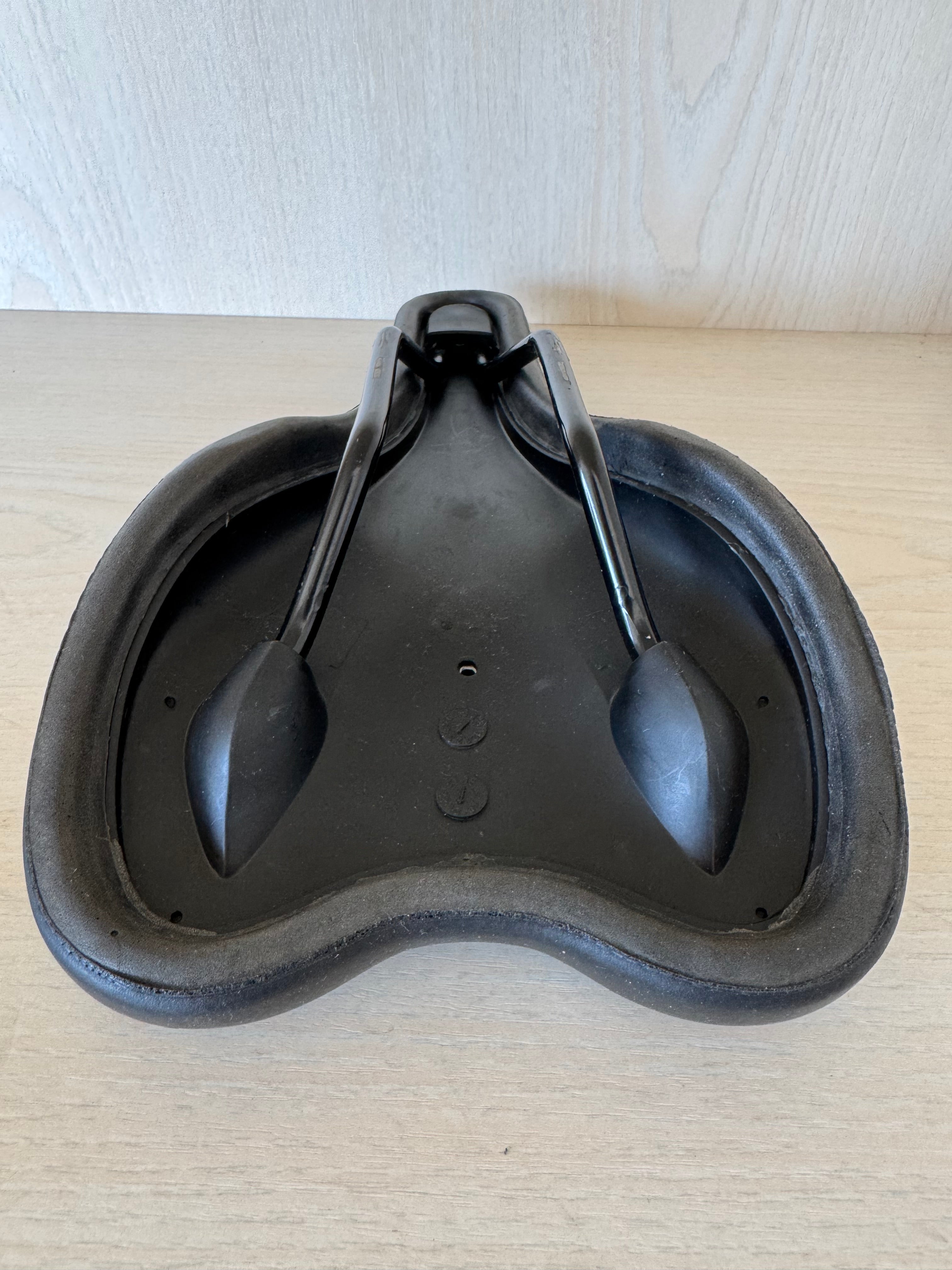 UNISTRENGH Oversized Fahrradsattel – Schwarz, Gut