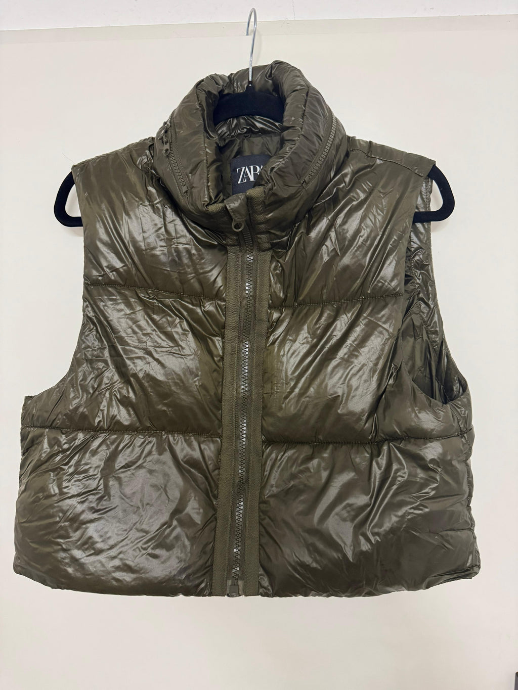 ZARA Leichte Steppjacke – Dunkelkhaki, Größe M, Sehr guter Zustand