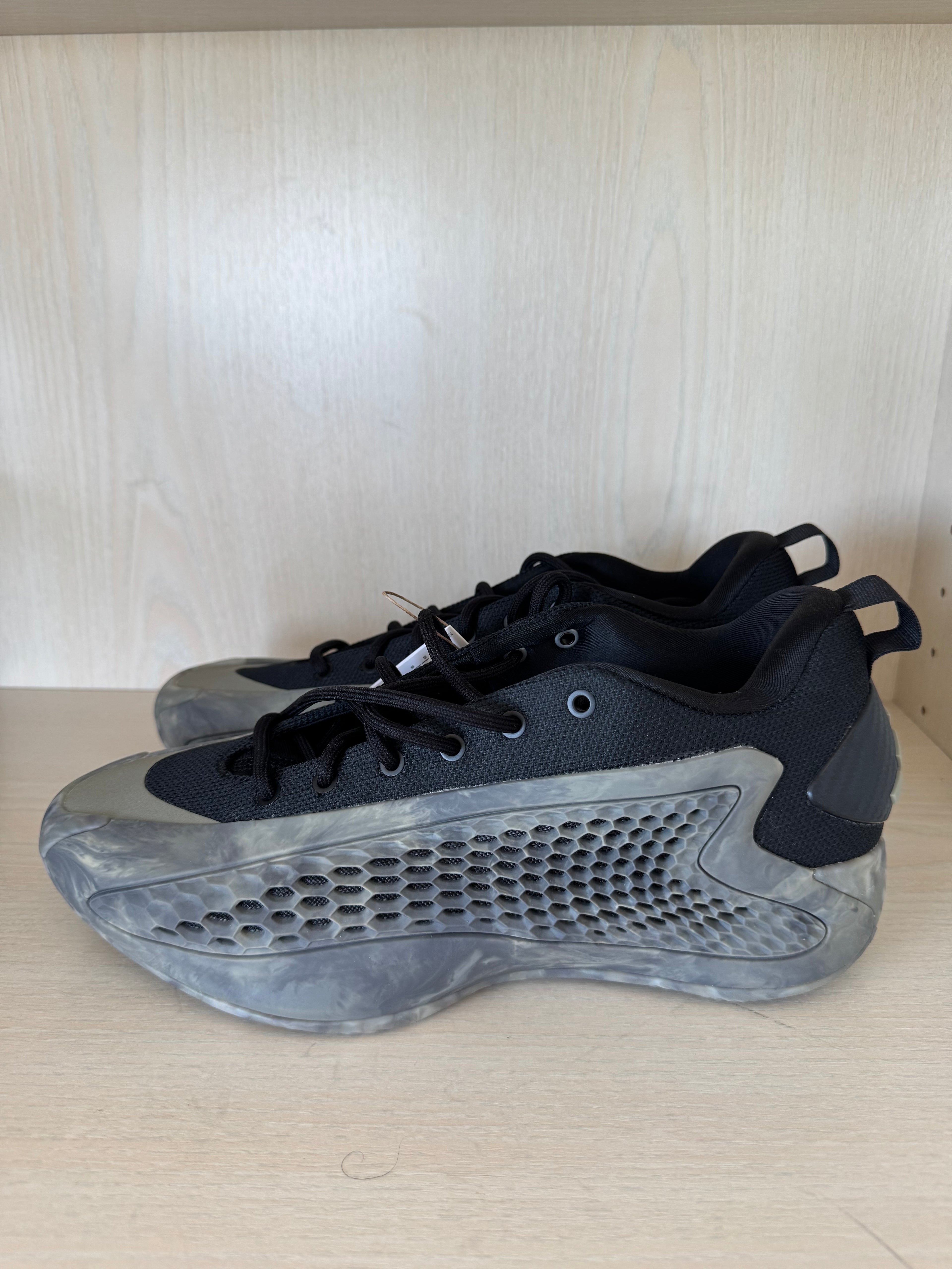 Adidas Anthony Edwards 1 Low Sneakers 42 EU Schwarz/Grau Neu