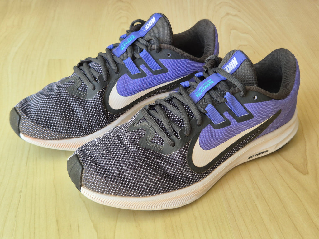 Nike Downshifter 9 Damen Laufschuhe, Schwarz/Blau, Gr. 40, Guter Zustand