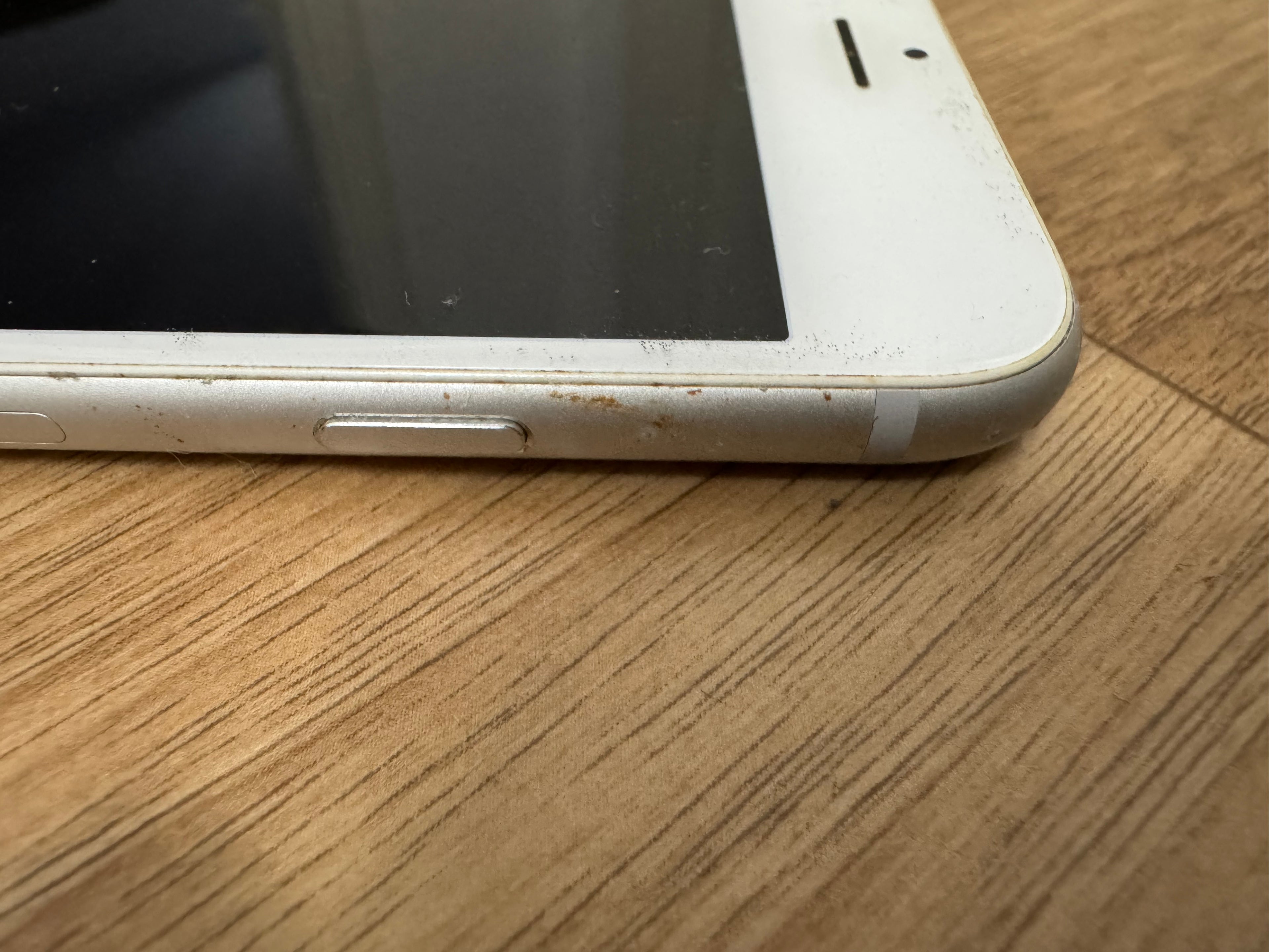 Apple iPhone 6s – 64GB, Silber, Modell A1688, Zustand: Stark gebraucht
