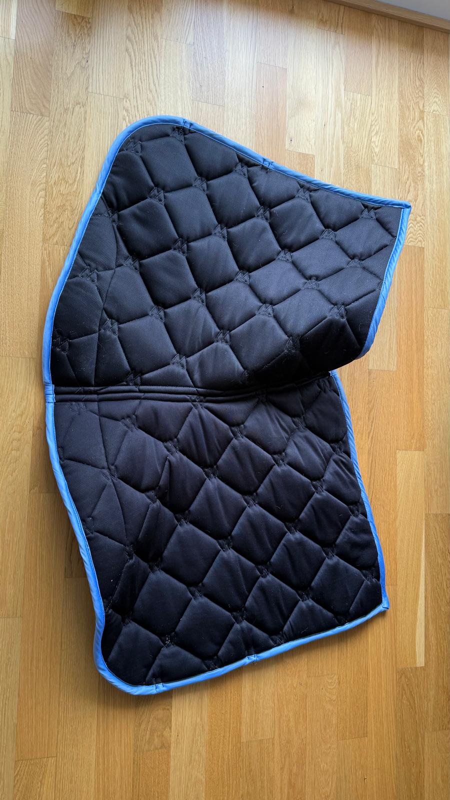 Waldhausen Schabracke Valencia Dressur Full Light Blue/Silver Satin Gut