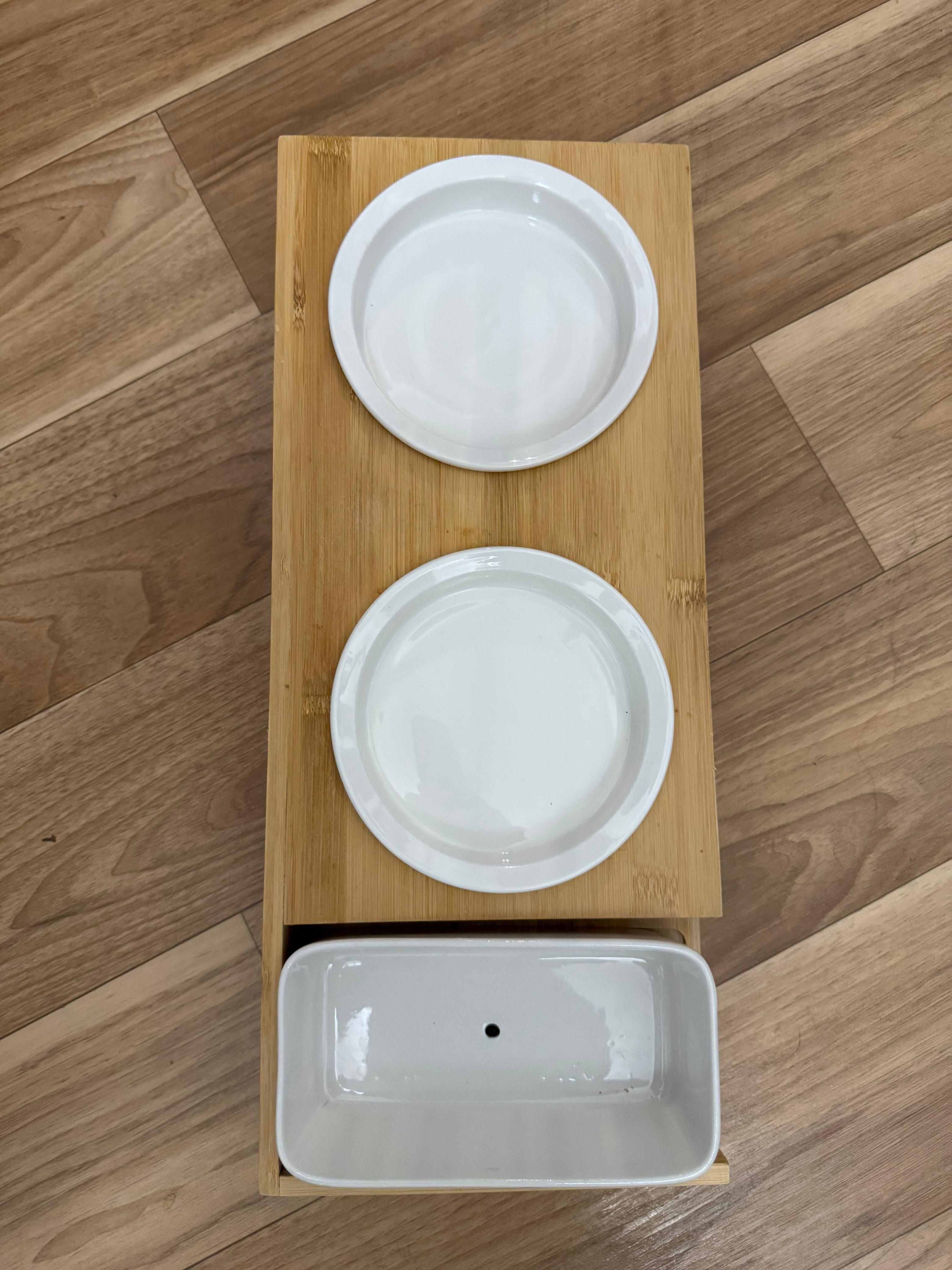 EveryYay Elevated Bamboo Pet Feeder with 2 Ceramic Bowls, 15x7x2cm, Good Condition