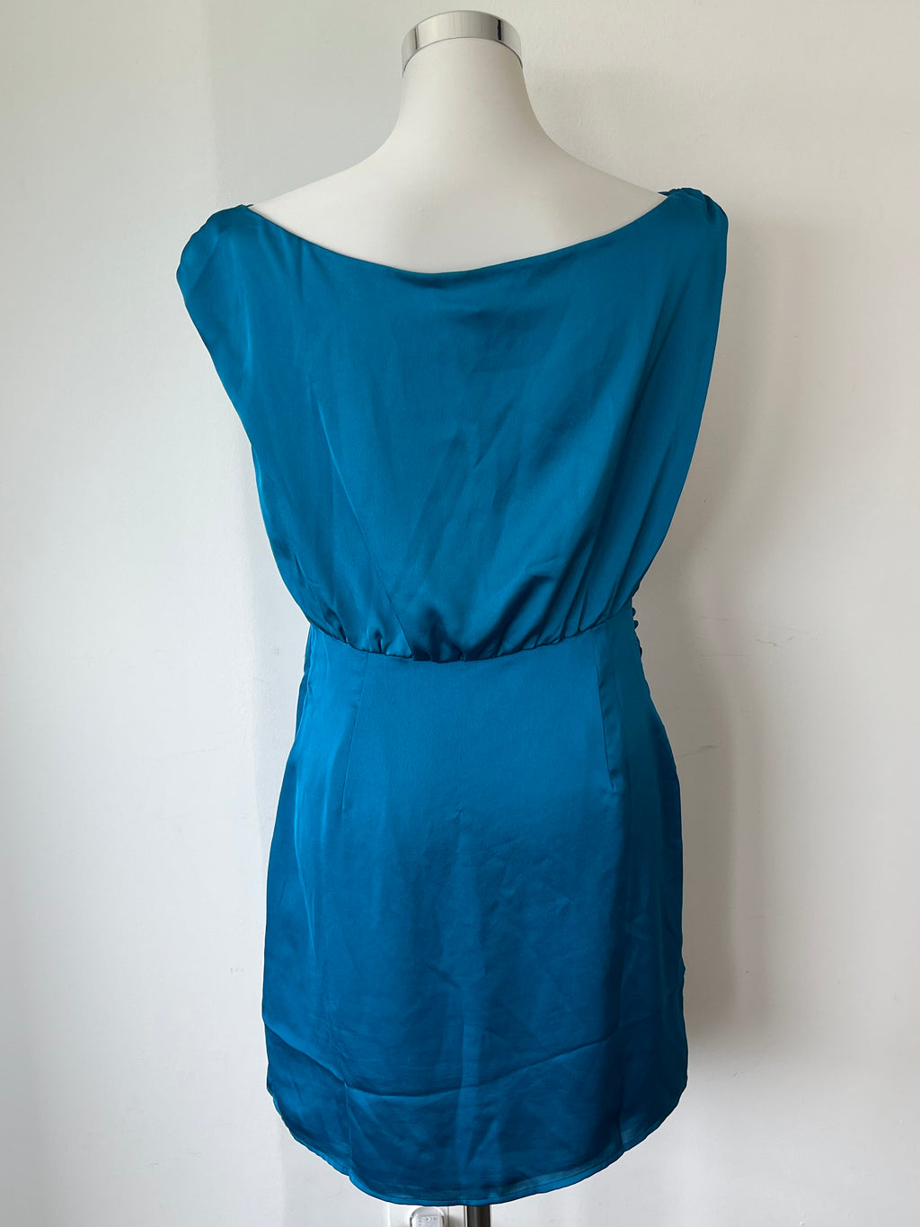 GUESS Yonna Drapiertes Kleid | Grecian Blue | Satin | Gr. M | Sehr gut