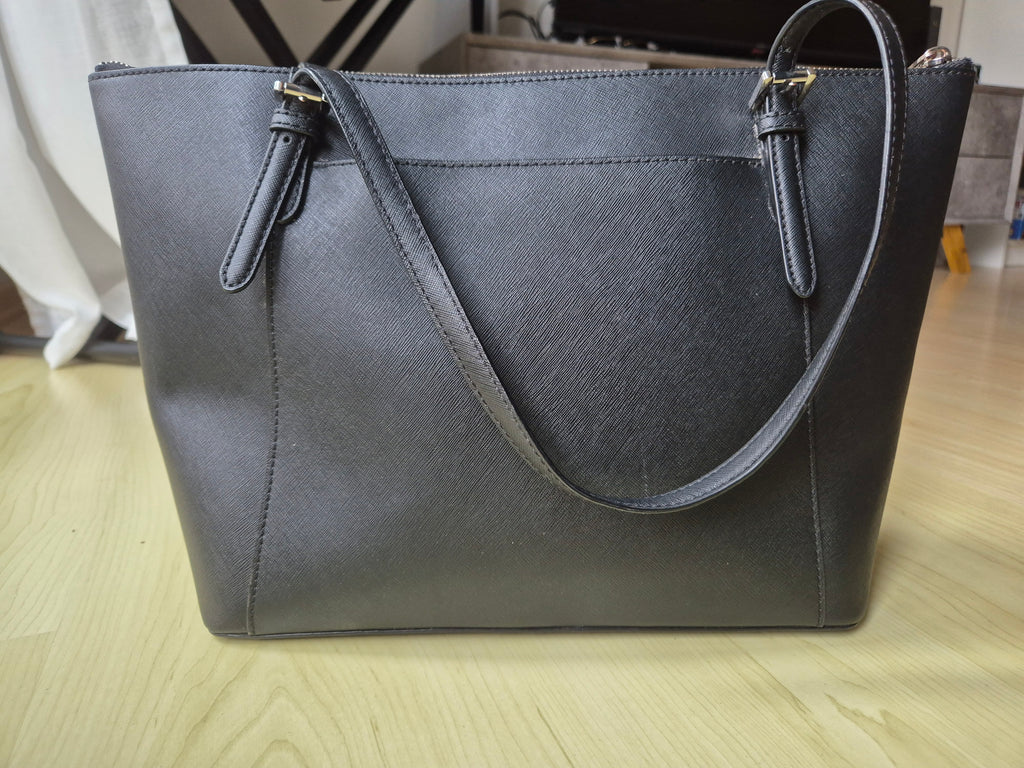 Michael Kors Voyager Large Tote Black Saffiano Leather, Very Good Condition
