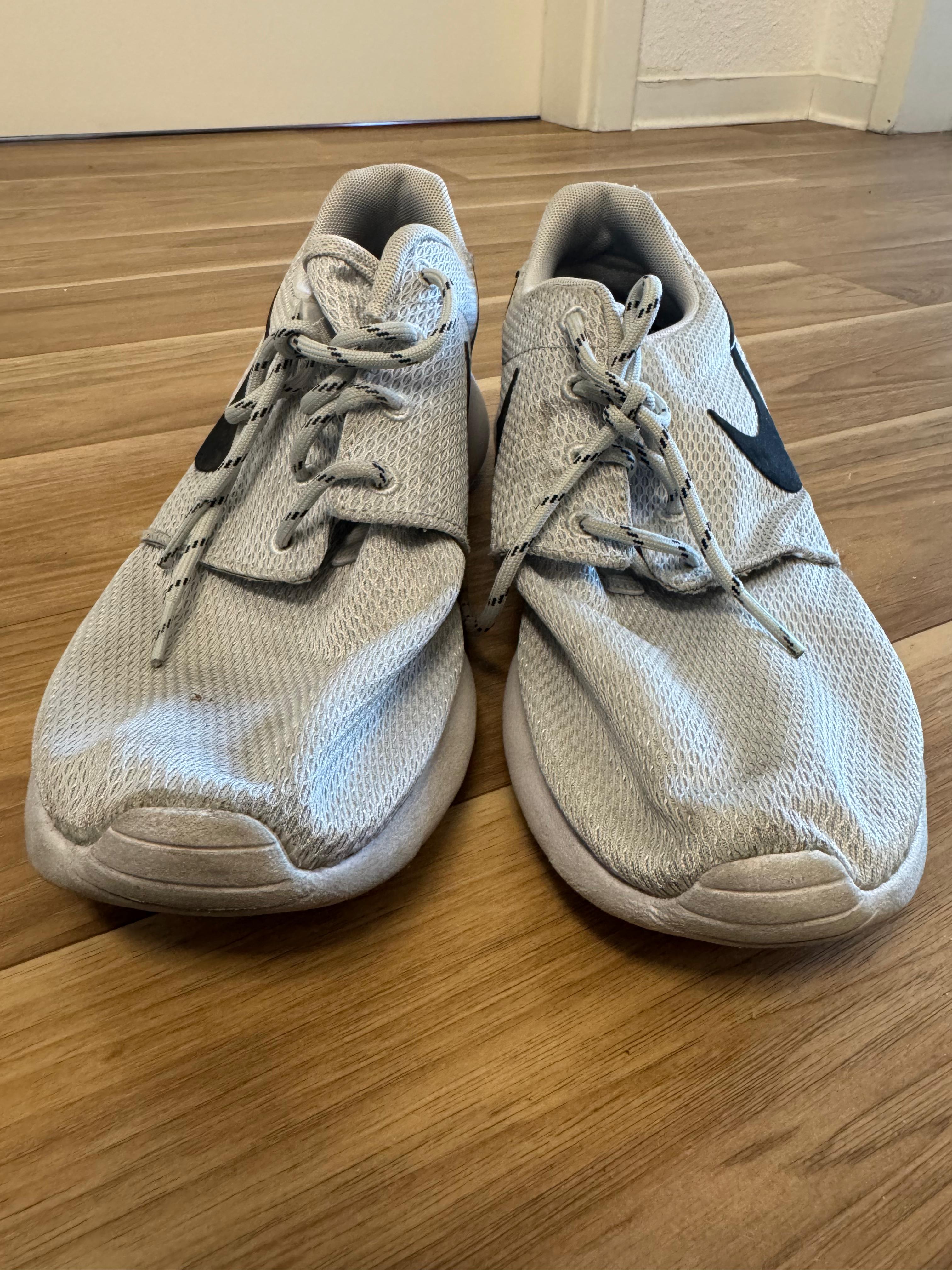 Nike Roshe One Weiß/Schwarz – EU 41 – guter Zustand – Alltagssneaker