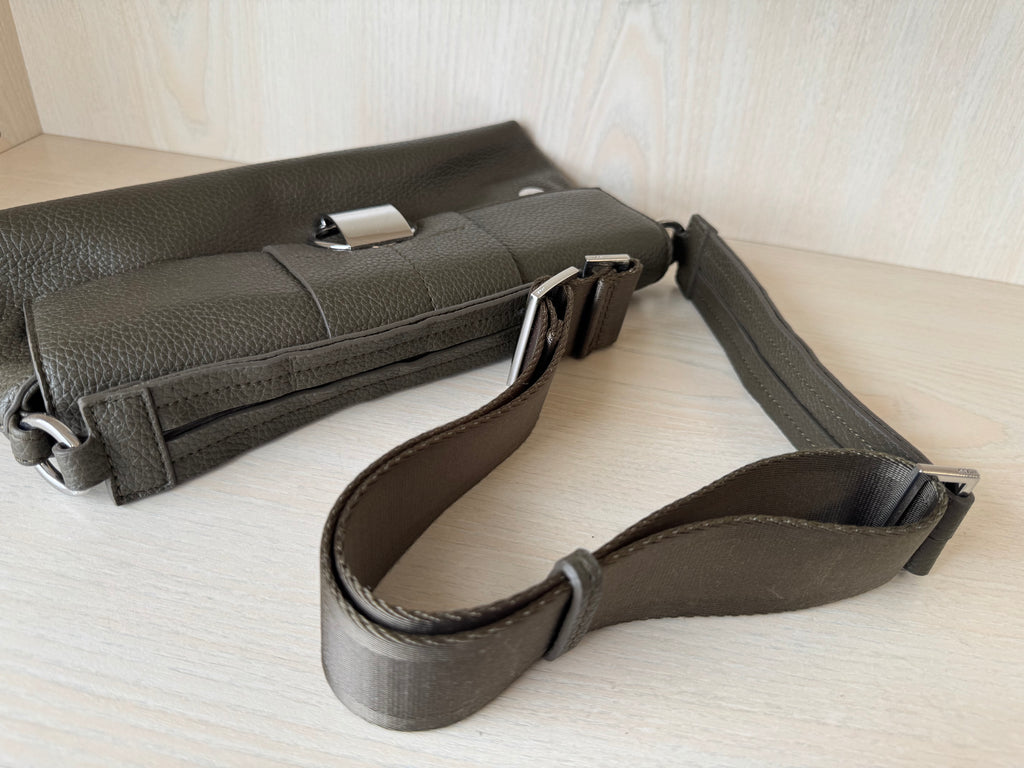 HUGO by Hugo Boss Schultertasche Olive, Kunstleder, Medium, guter Zustand