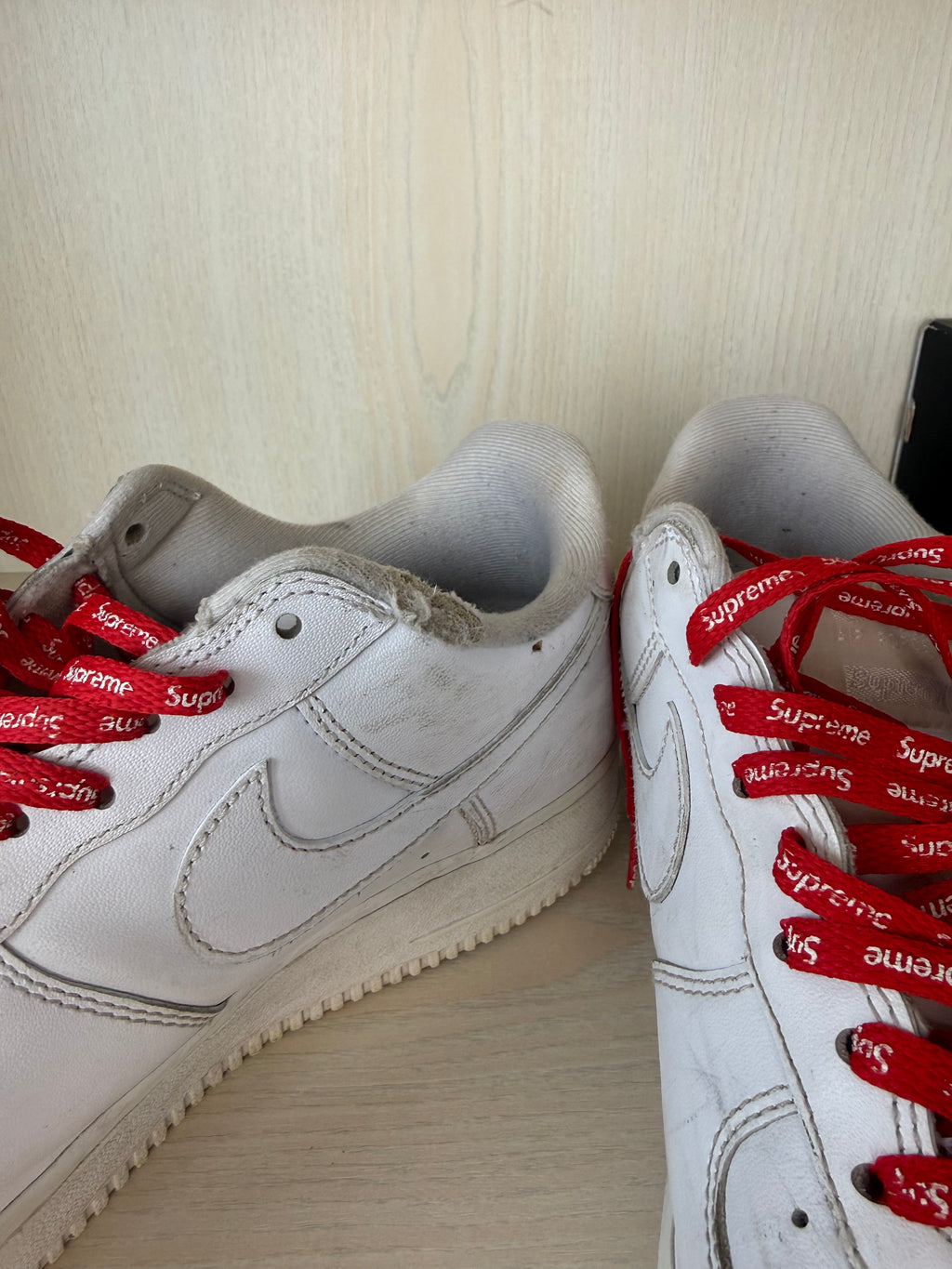 Supreme x Nike Air Force 1 Low Weiß EU 43 – gebraucht, Box Logo