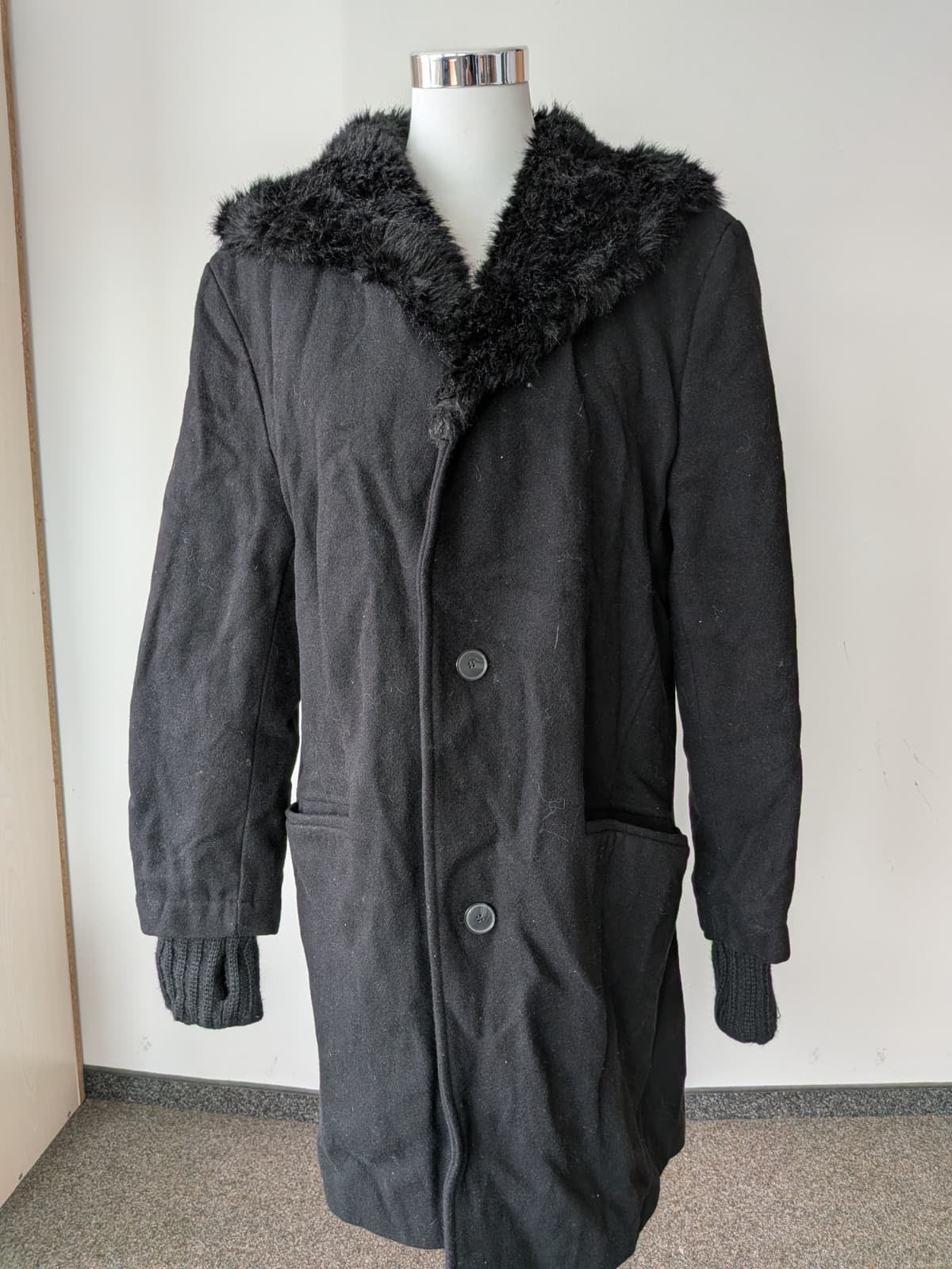 Bertoni Wollmantel mit Kunstfellkragen – Schwarz, Größe L, Guter Zustand