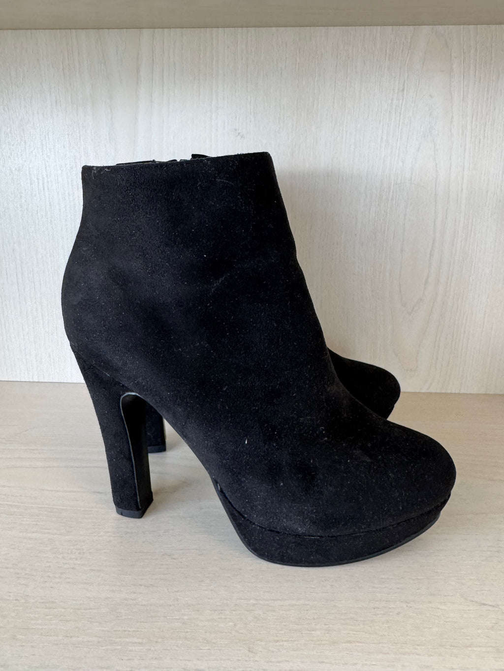 Black Super Me ankle boots, size 40, suede, good condition