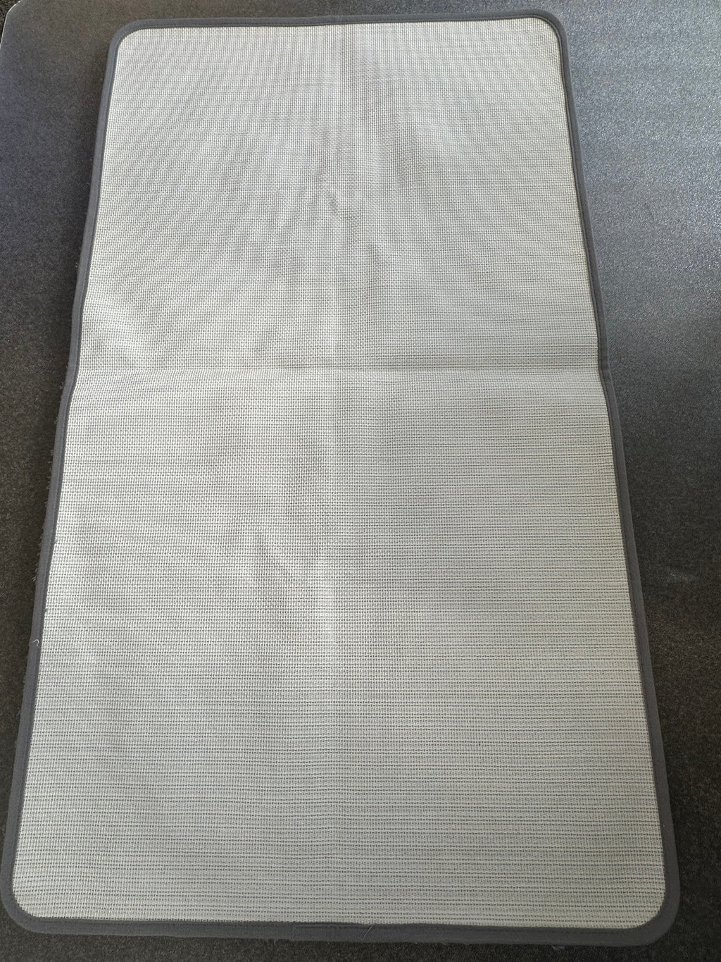 Soft plush grey bath rug 60×90 cm Member's Mark – good condition