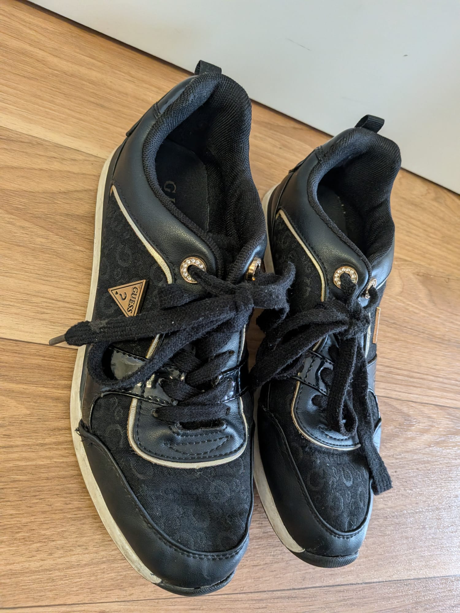 Guess “Jolies” Black & Gold Sneakers Women US 6.5 / EU 38 Good Condition