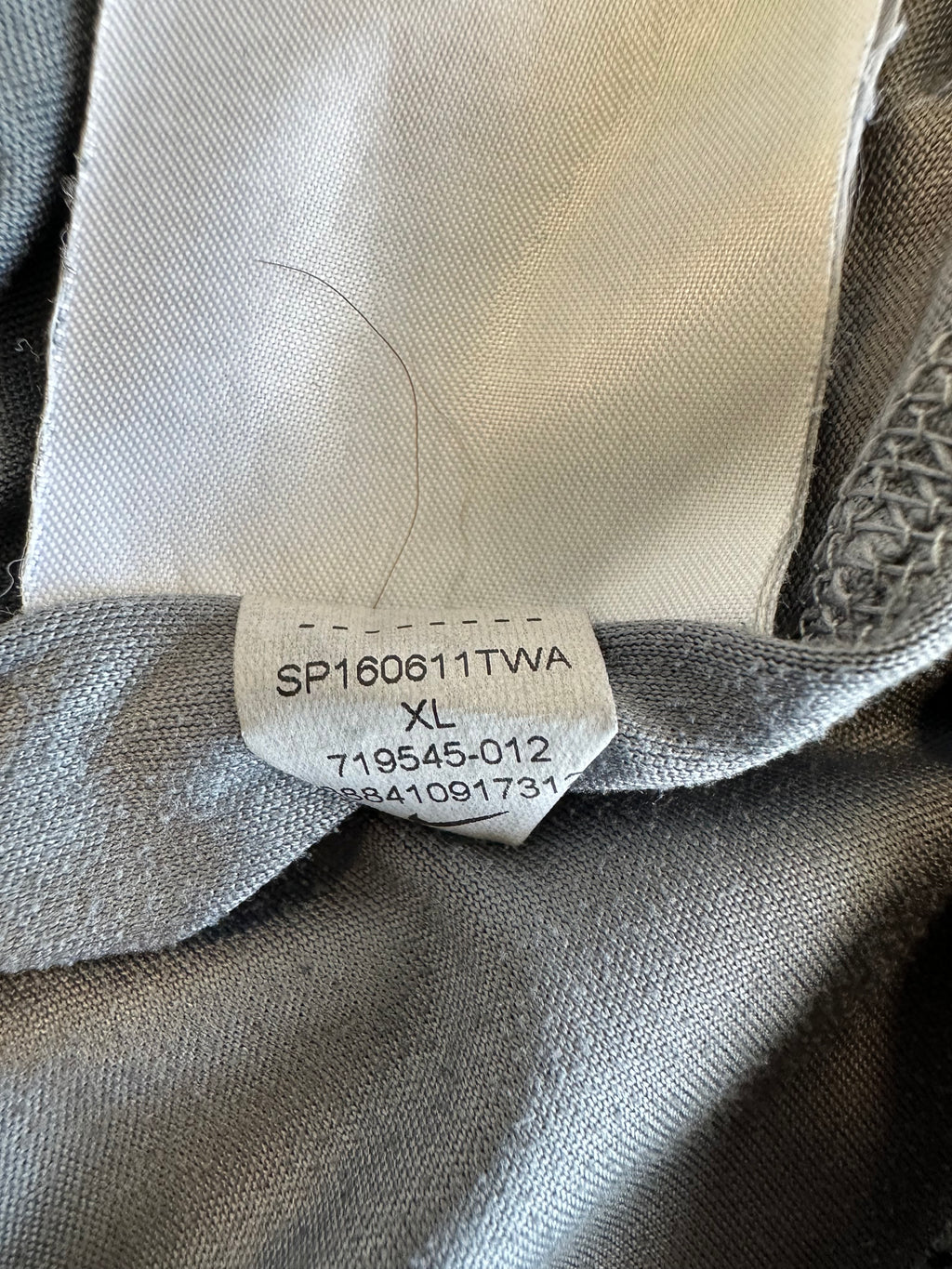 Peak Performance Grey V-Neck Sweater Men's Large – Good Condition