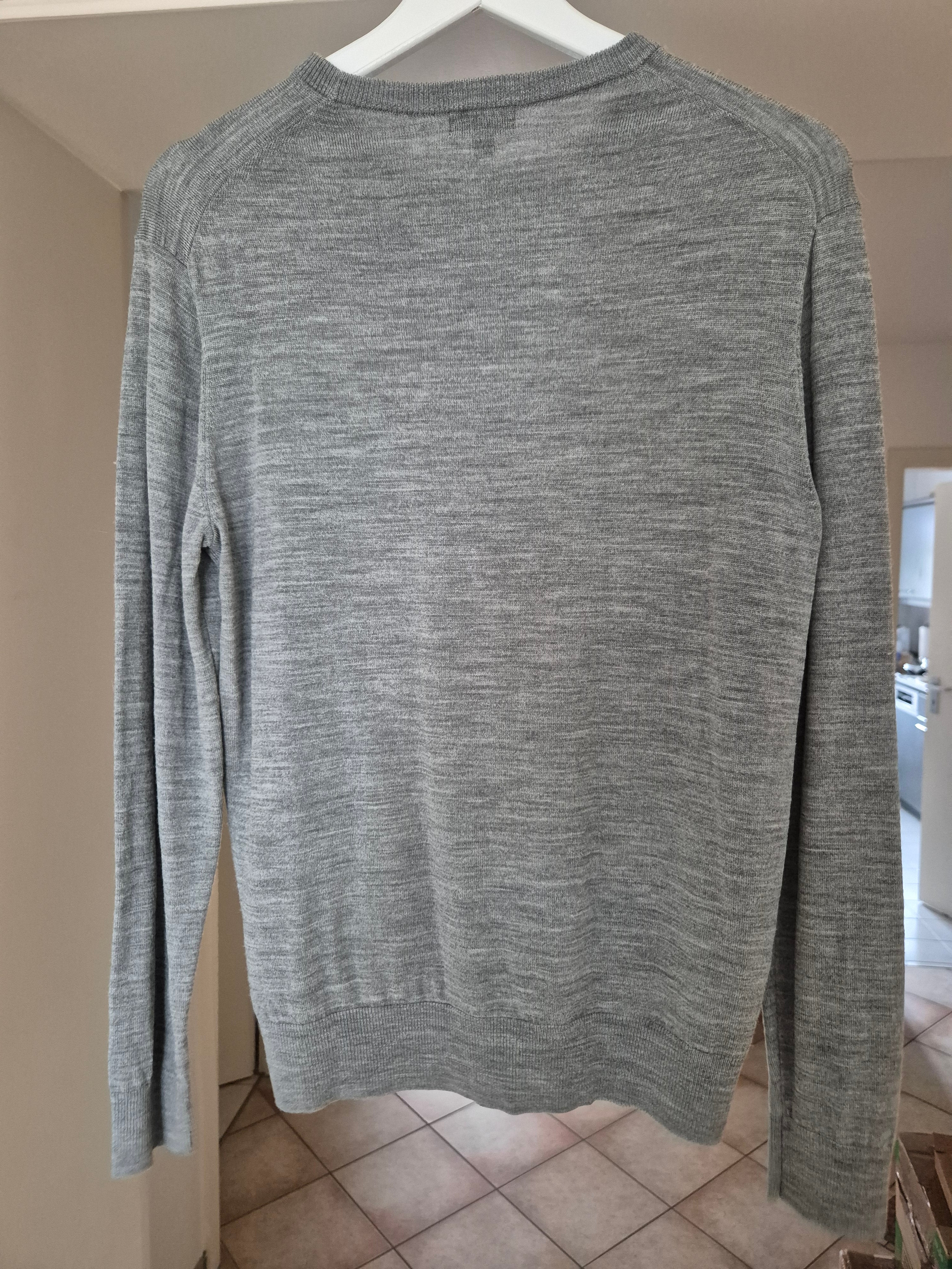 Uniqlo Extra Fine Merino Wool Crew-Neck Sweater Men’s S Gray, Normal Use